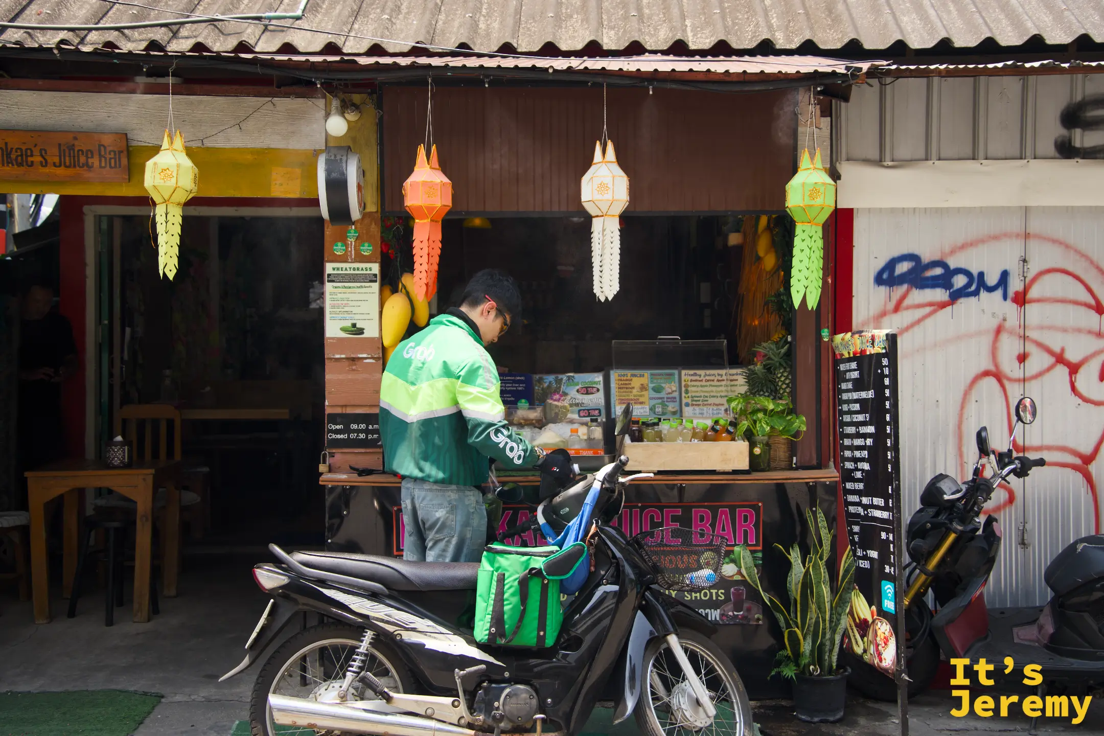 Grab 外送員在 Khun Kae