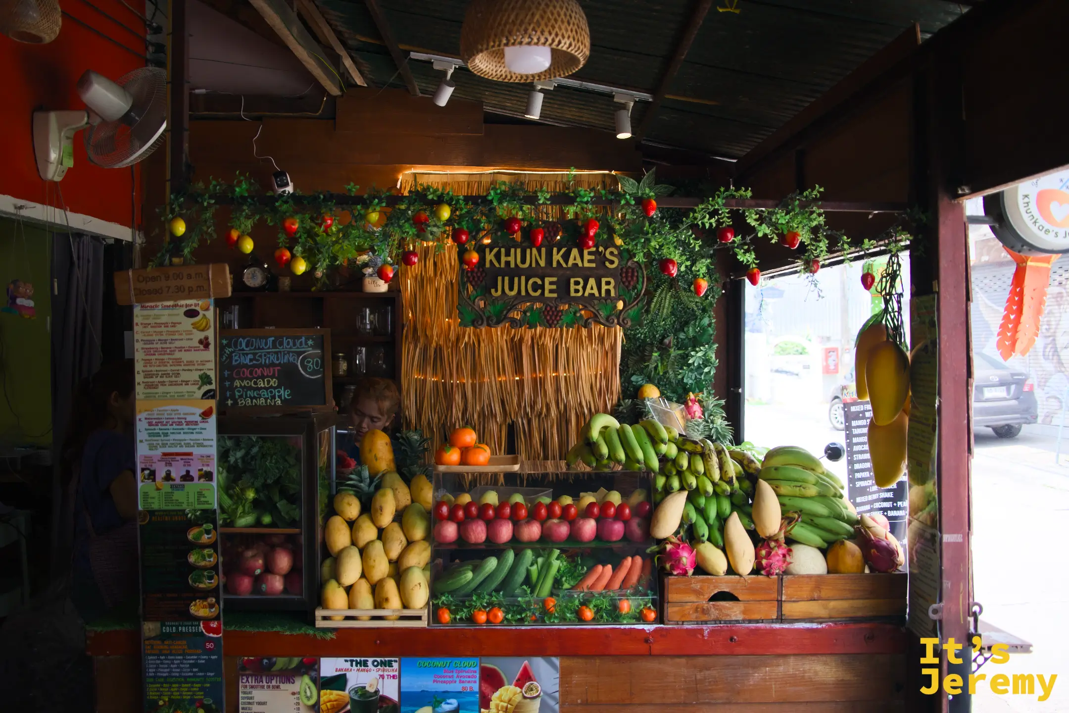 🇹🇭 清邁美食｜Khun Kae’s Juice Bar คุณแข จูสบาร์：50 泰銖喝到清邁古城最鮮榨的一杯