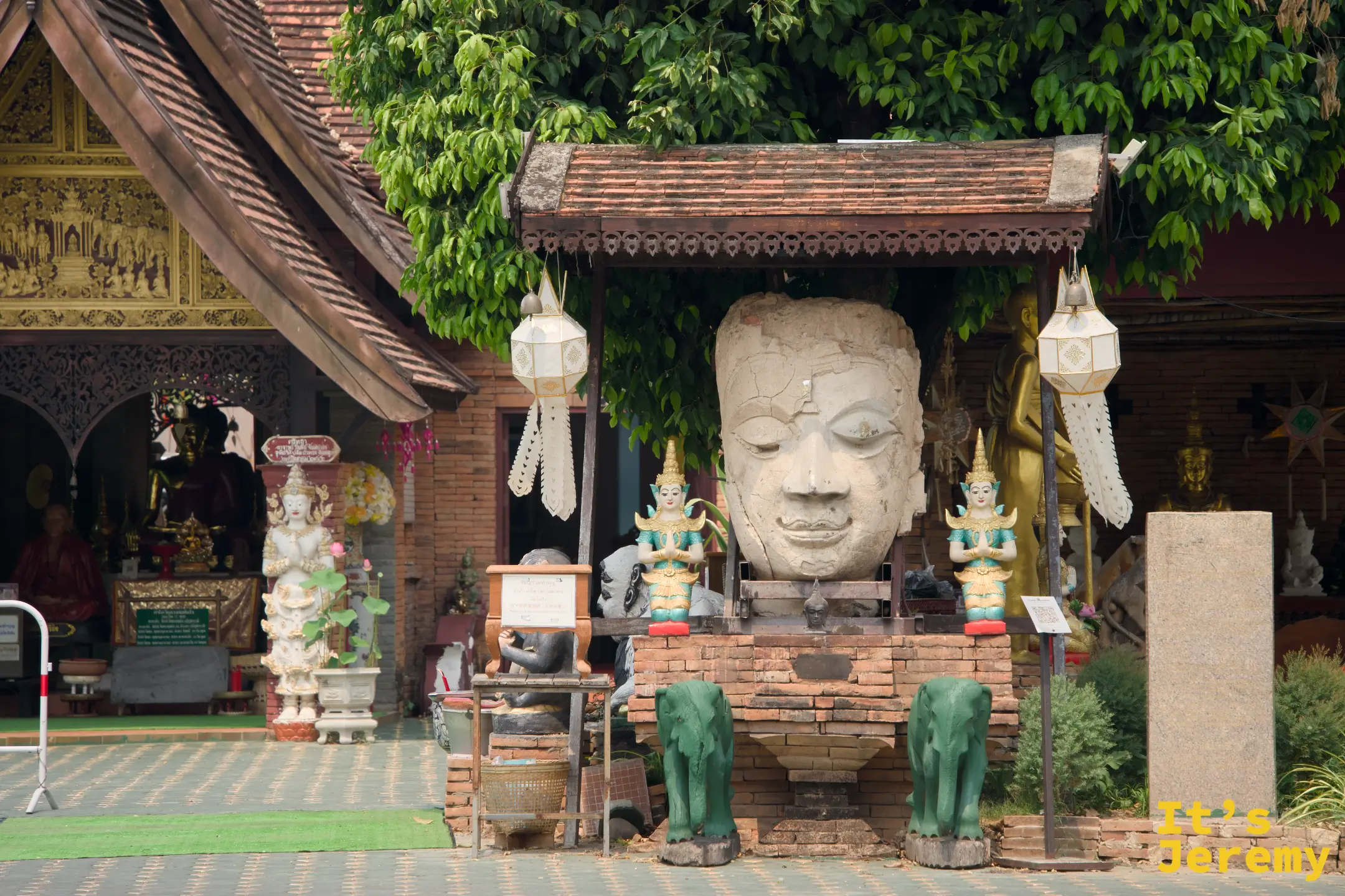 🇹🇭 清邁景點｜杰林寺 Wat Chet Lin：石佛頭、銅鑼與金葉迴廊，古城西側最容易錯過的寧靜小廟