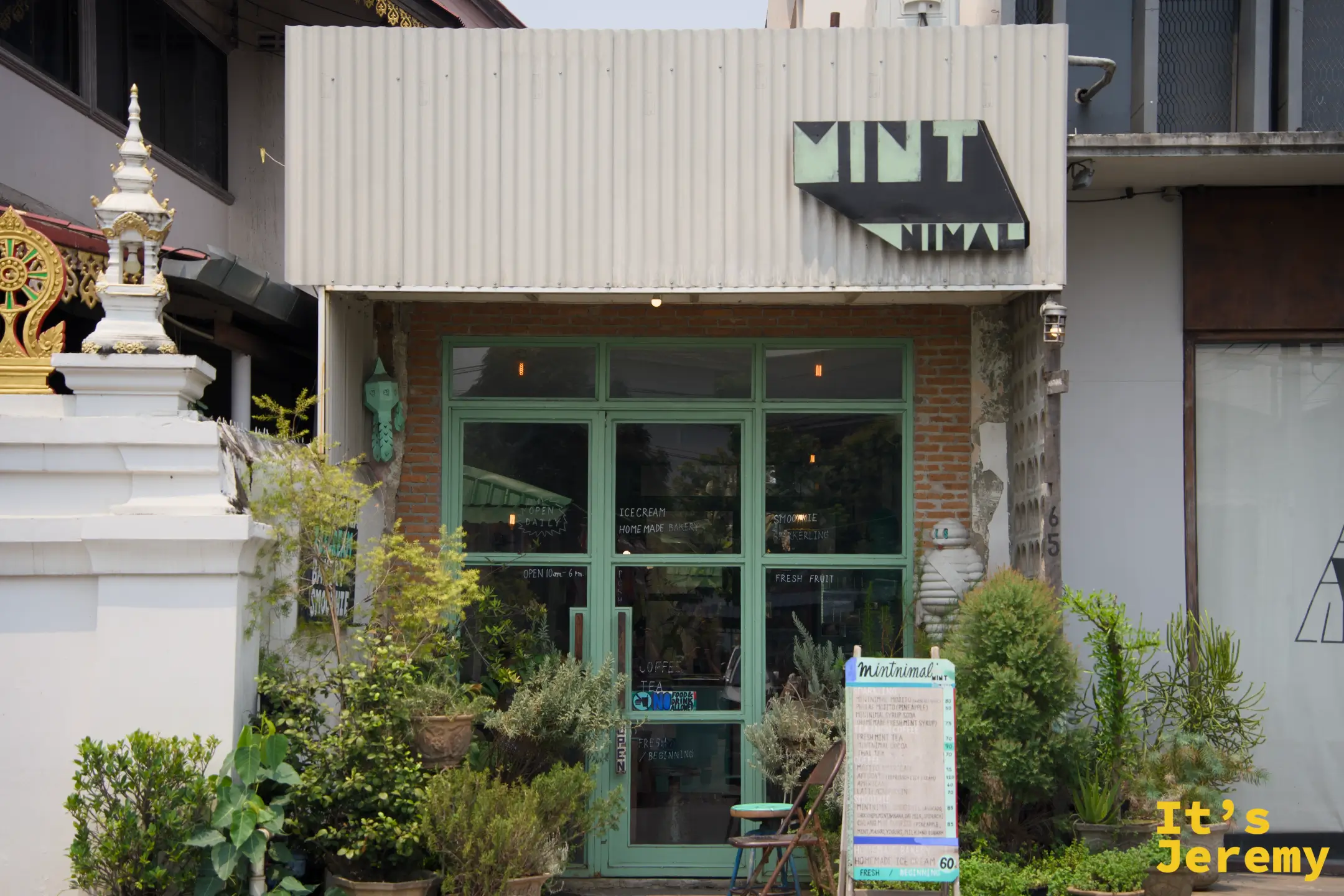 🇹🇭 清邁美食｜Mintnimal：60 銖的自製冰淇淋，藏在帕辛寺廟牆邊的薄荷綠小店