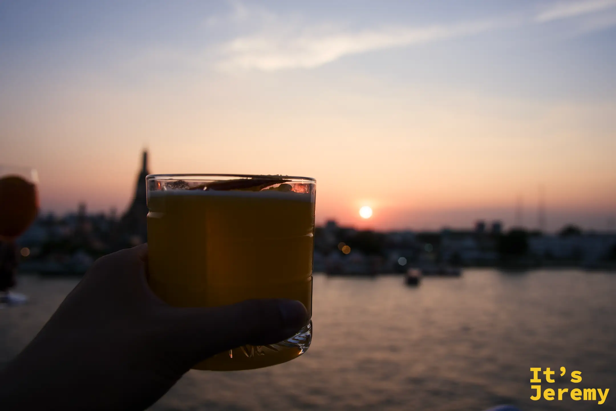 調酒與夕陽