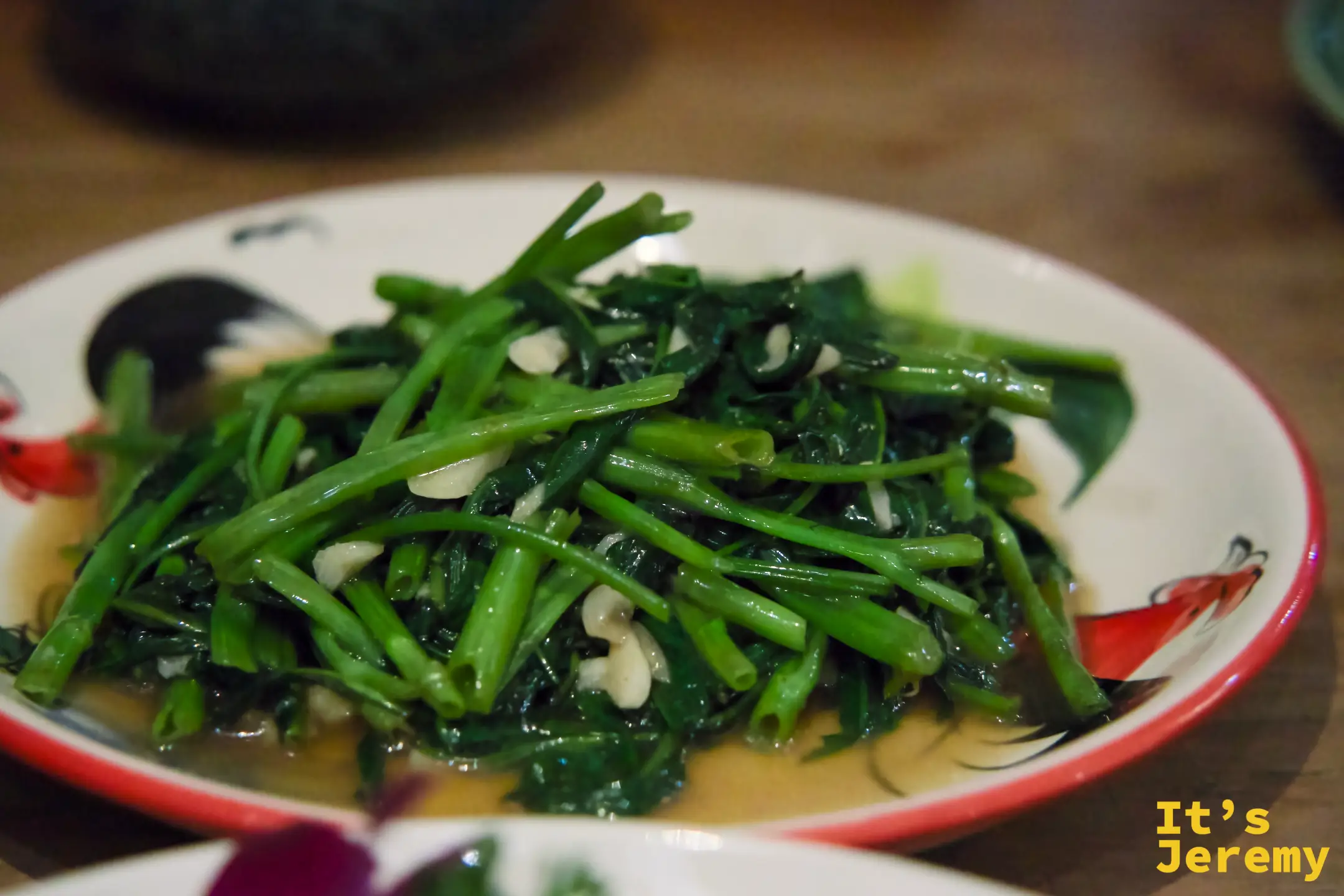 蒜炒空心菜，清爽不油膩，是整桌菜色的蔬菜擔當