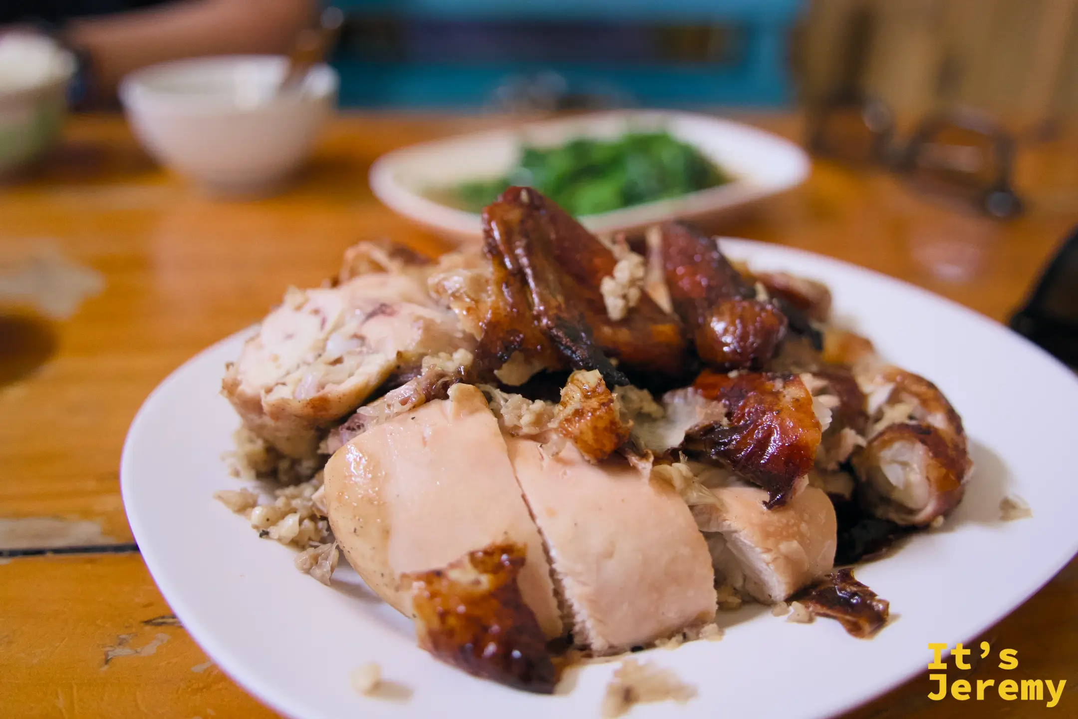 🇹🇭 清邁美食｜SP Chicken ไก่ย่าง เอส พี：連四年米其林必比登，帕邢寺旁最值得排的一盤烤雞