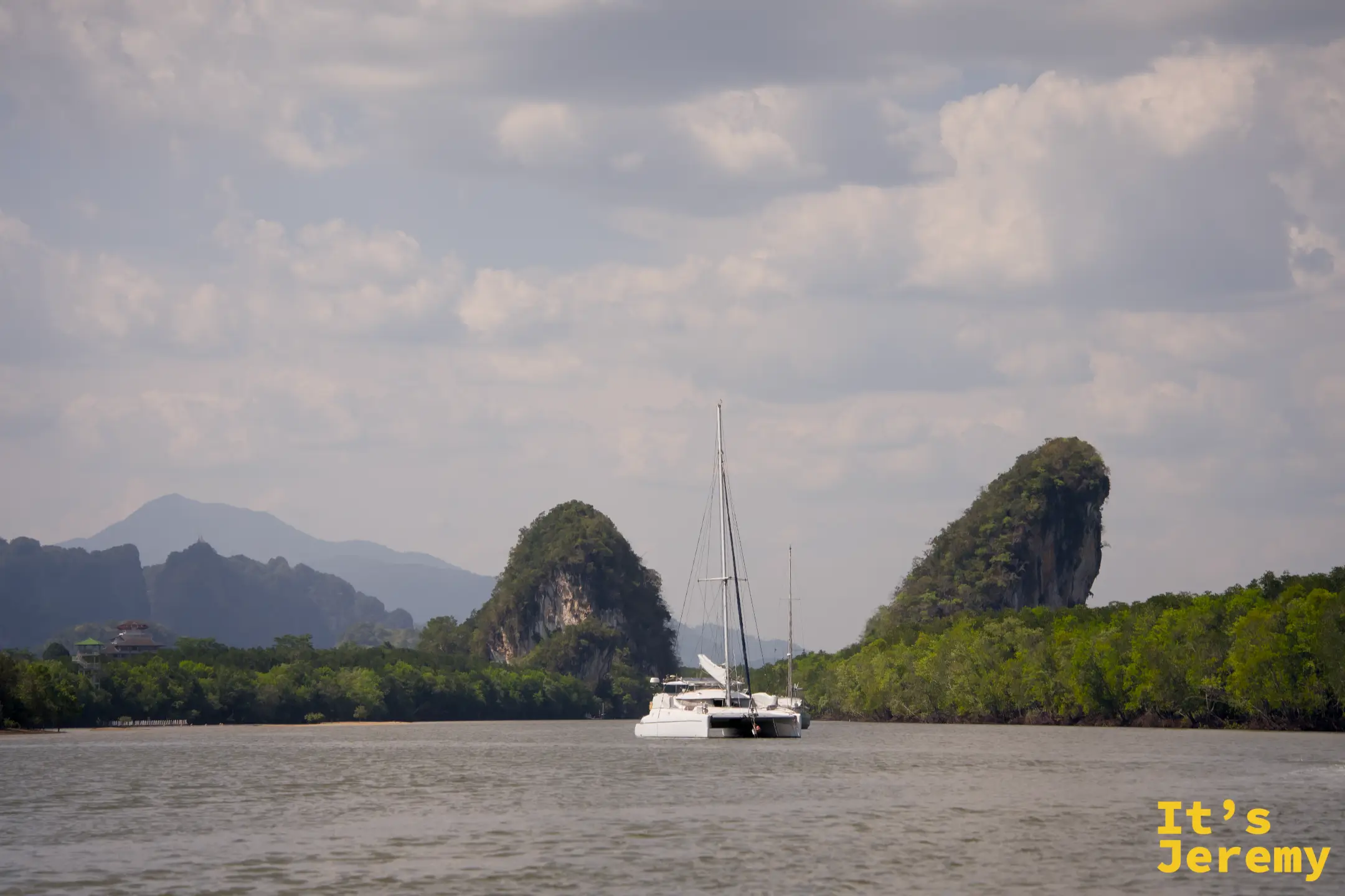 🇹🇭 喀比景點｜考卡納布南 Khao Khanab Nam：喀比的象徵雙峰，船長下水割漁網那天猴子搶走了水果