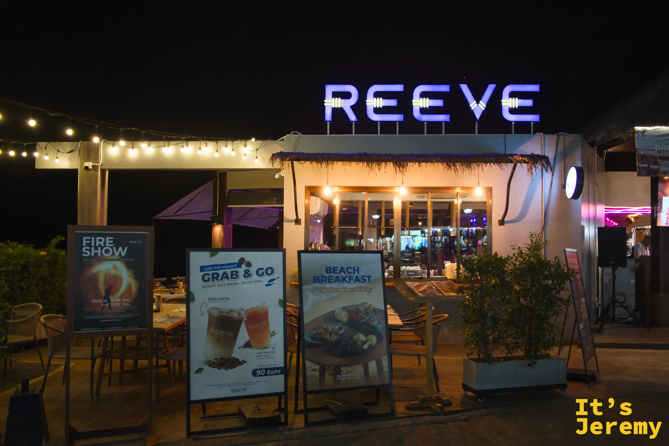 🇹🇭 喀比美食｜REEVE Beach Club Krabi：奧南海灘的義大利麵與午夜火焰秀