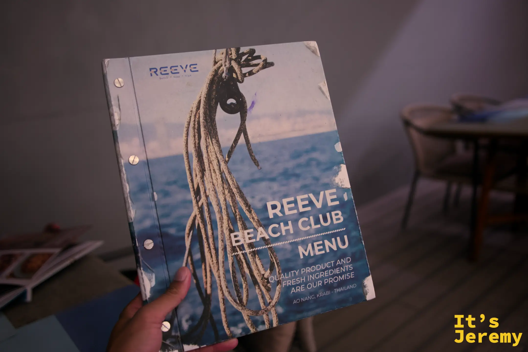REEVE Beach Club 菜單封面