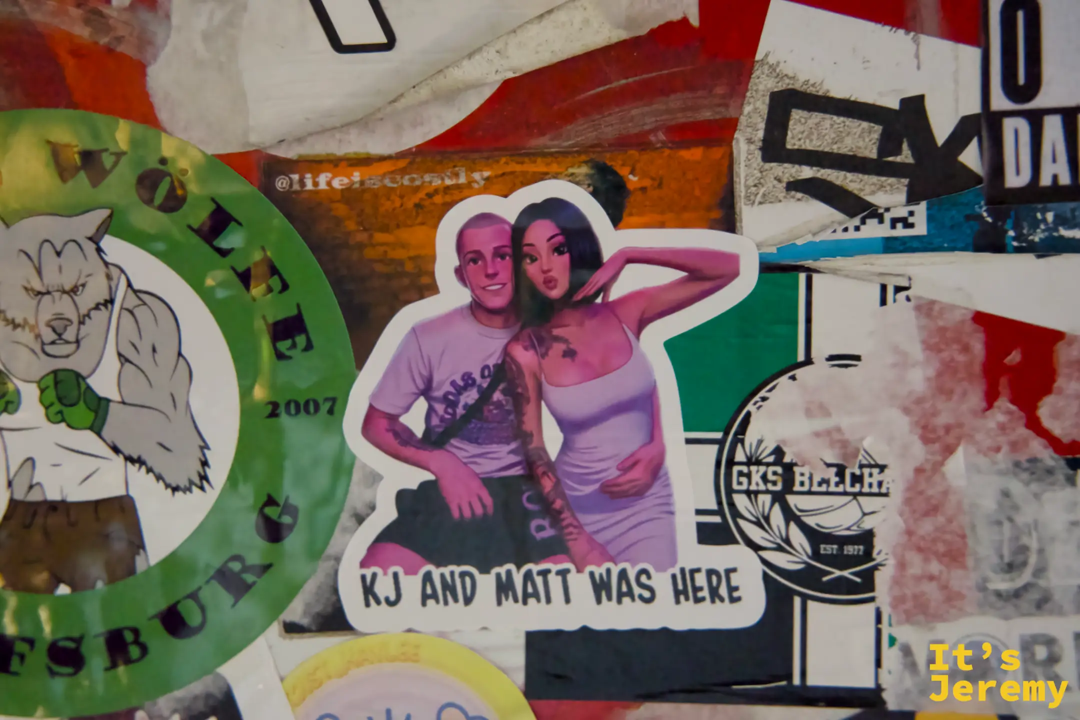 「KJ and Matt was here」——某對旅人的留記方式