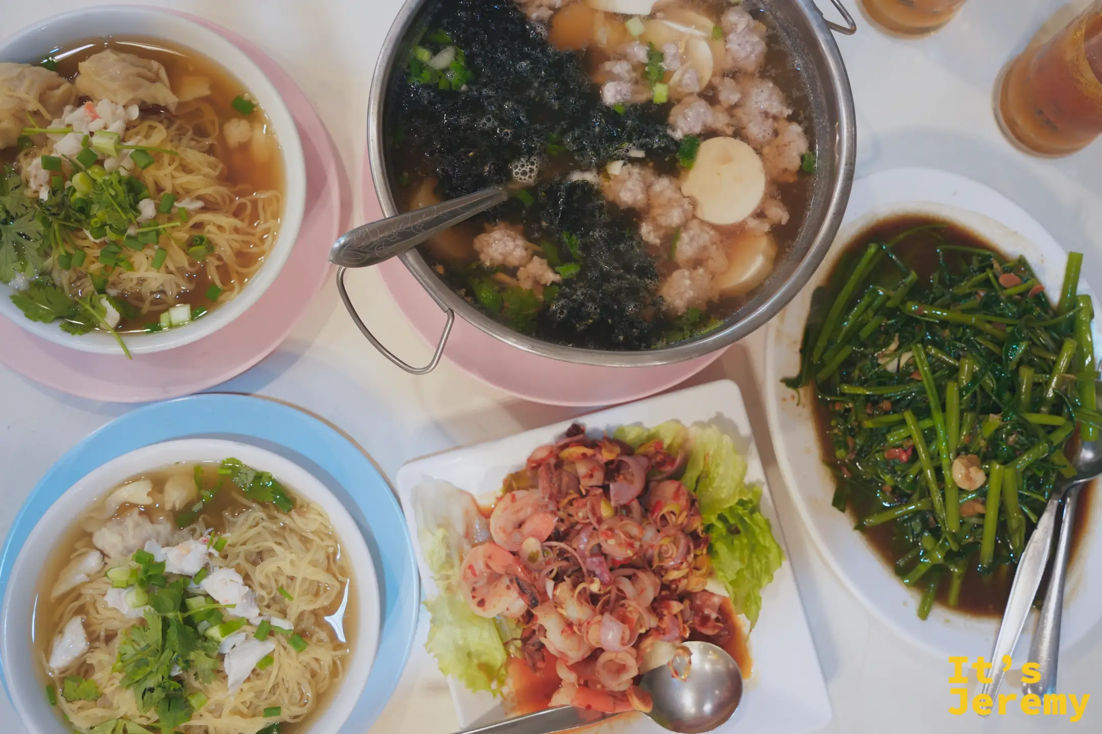 味香一桌 4 道菜的家常陣容