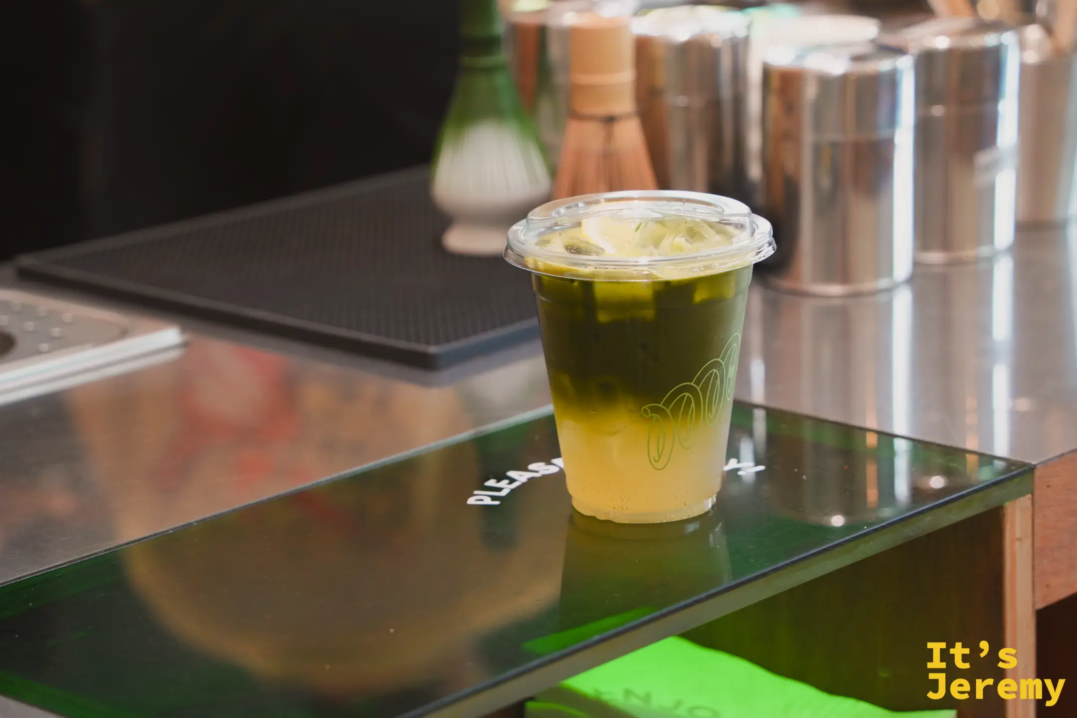 backofhouse Matcha Yuzu Sparkling 抹茶柚子氣泡飲外帶杯特寫