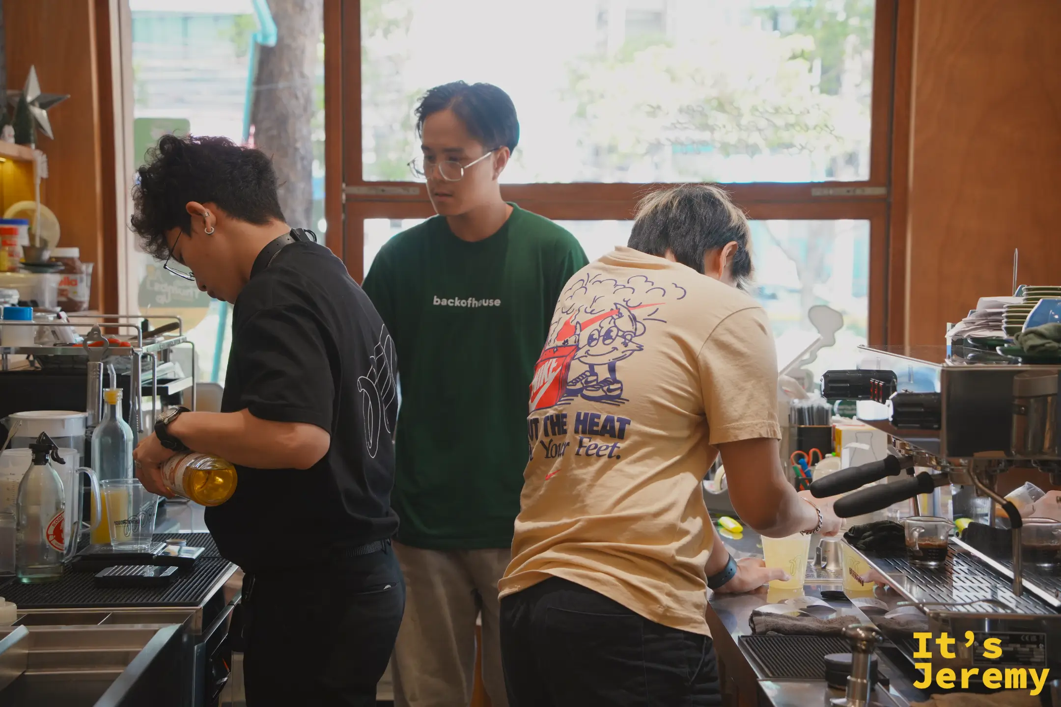 backofhouse barista 倒新鮮柳橙汁製作 Golden Feather