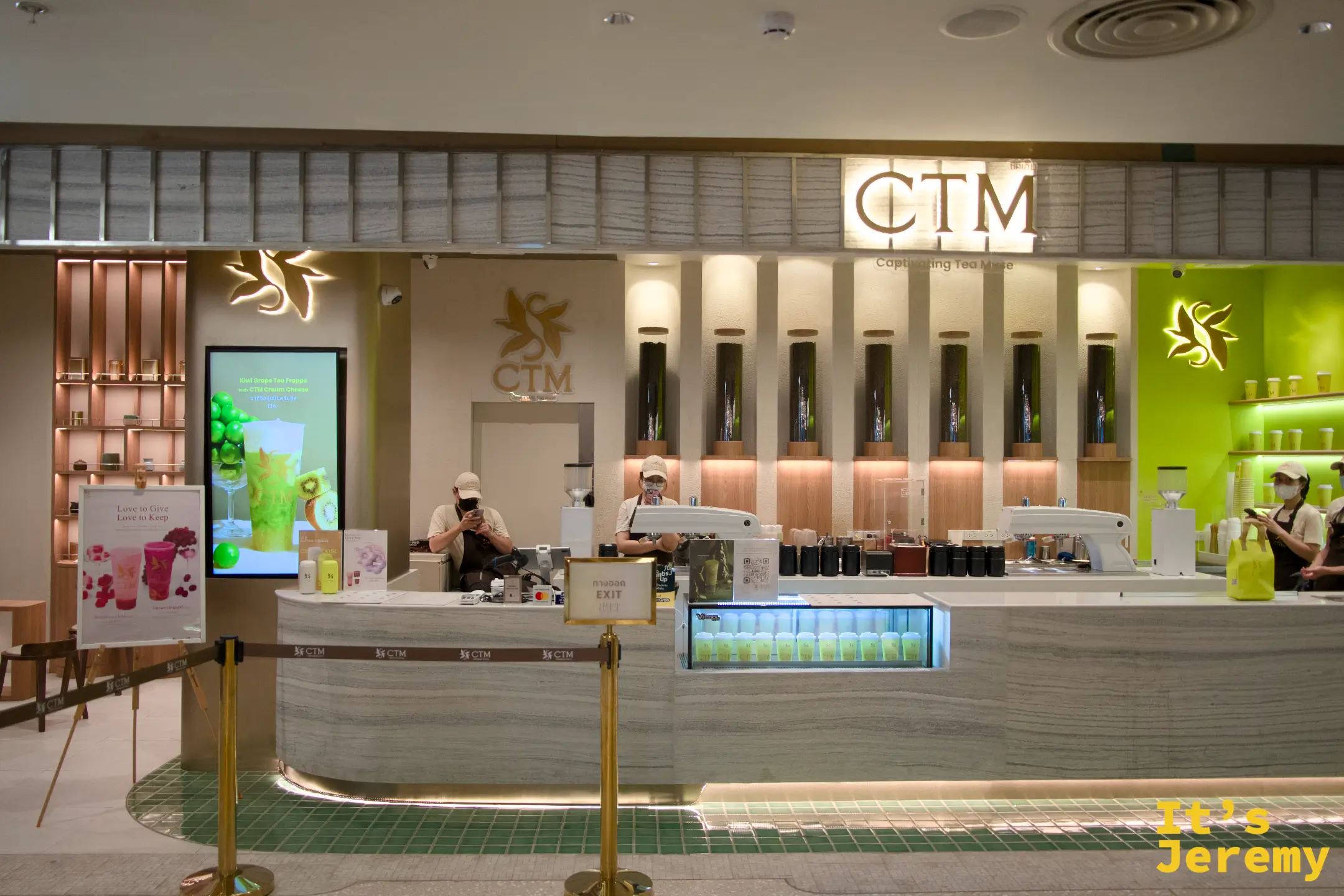CTM Central Park 門市全景：左側暖橙米色調，右側電黃色展示牆