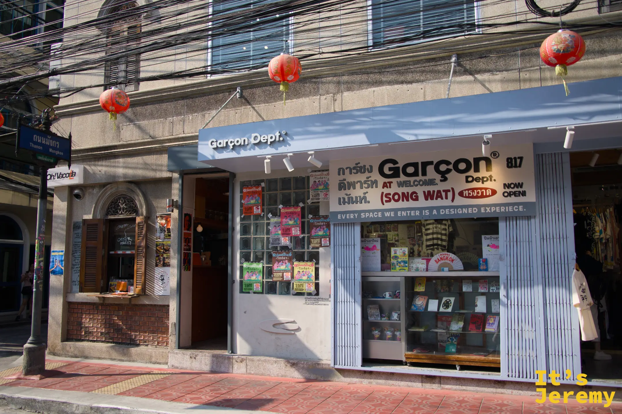「Garçon Dept.」外觀：嵩越路 817 號，現代設計選物店，雙層格局落地窗陳列，旁側標示「AT SONG WAT NOW OPEN」
