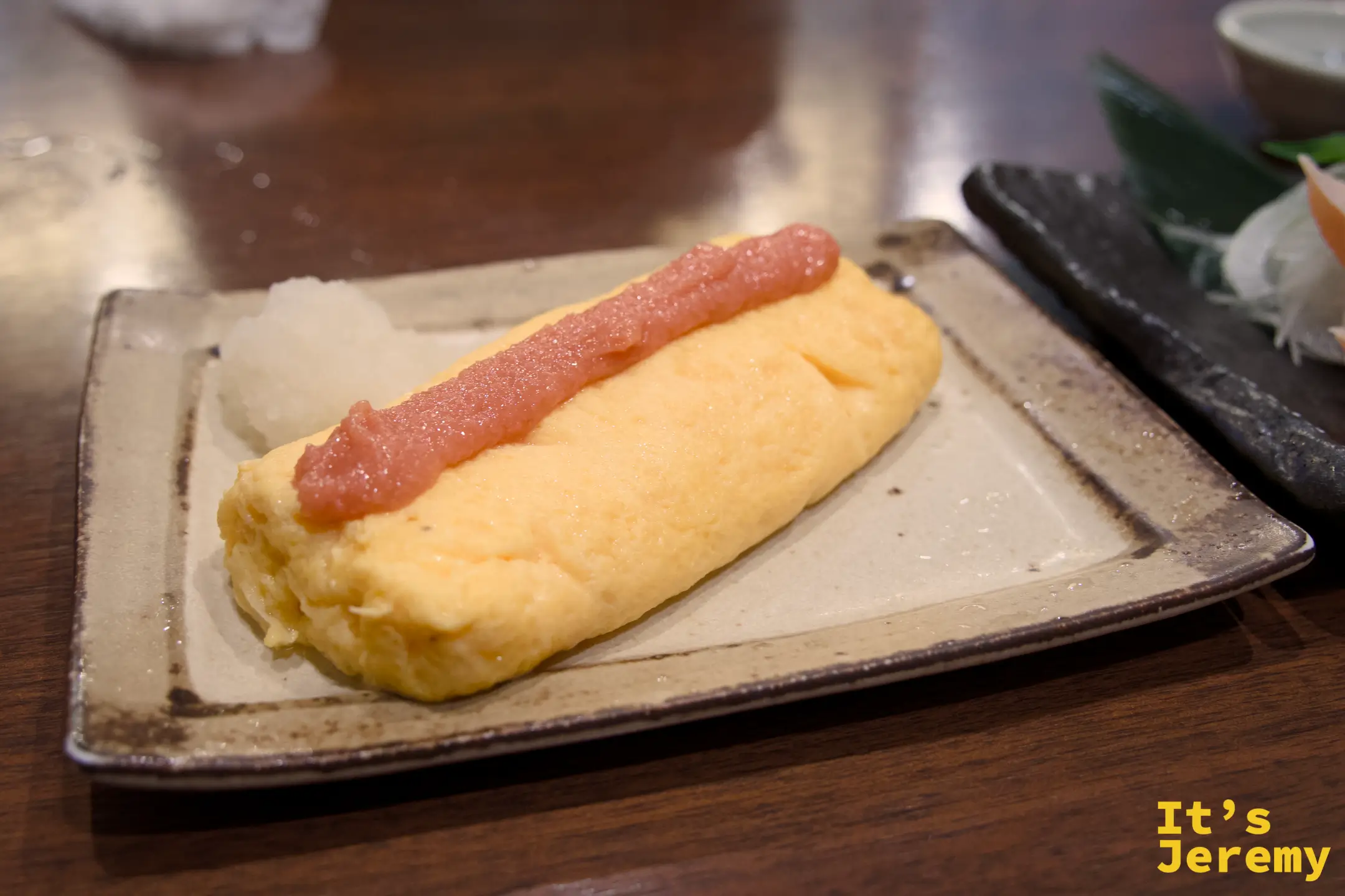 手作り玉子焼【明太子】:蓬鬆厚焼き頂上鋪著一條博多明太子,旁附蘿蔔泥