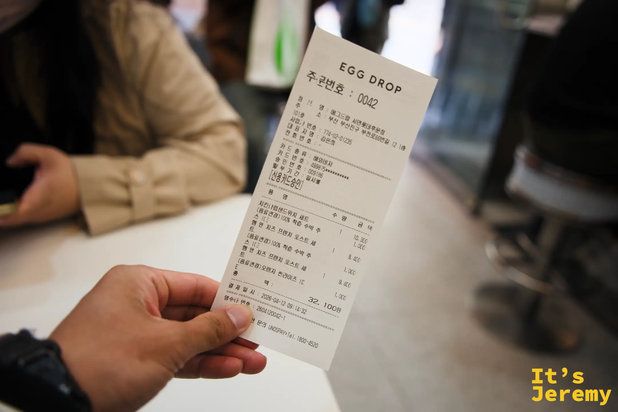 Egg Drop 收據特寫，主문번호 0042，結帳金額 32,100원，海外 Visa 刷卡無手續費