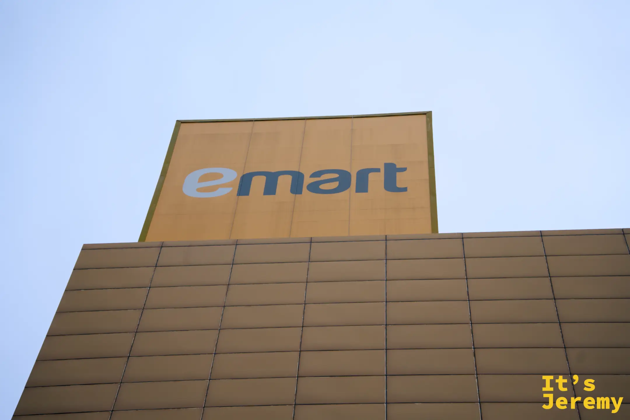 附近 e-mart 入口