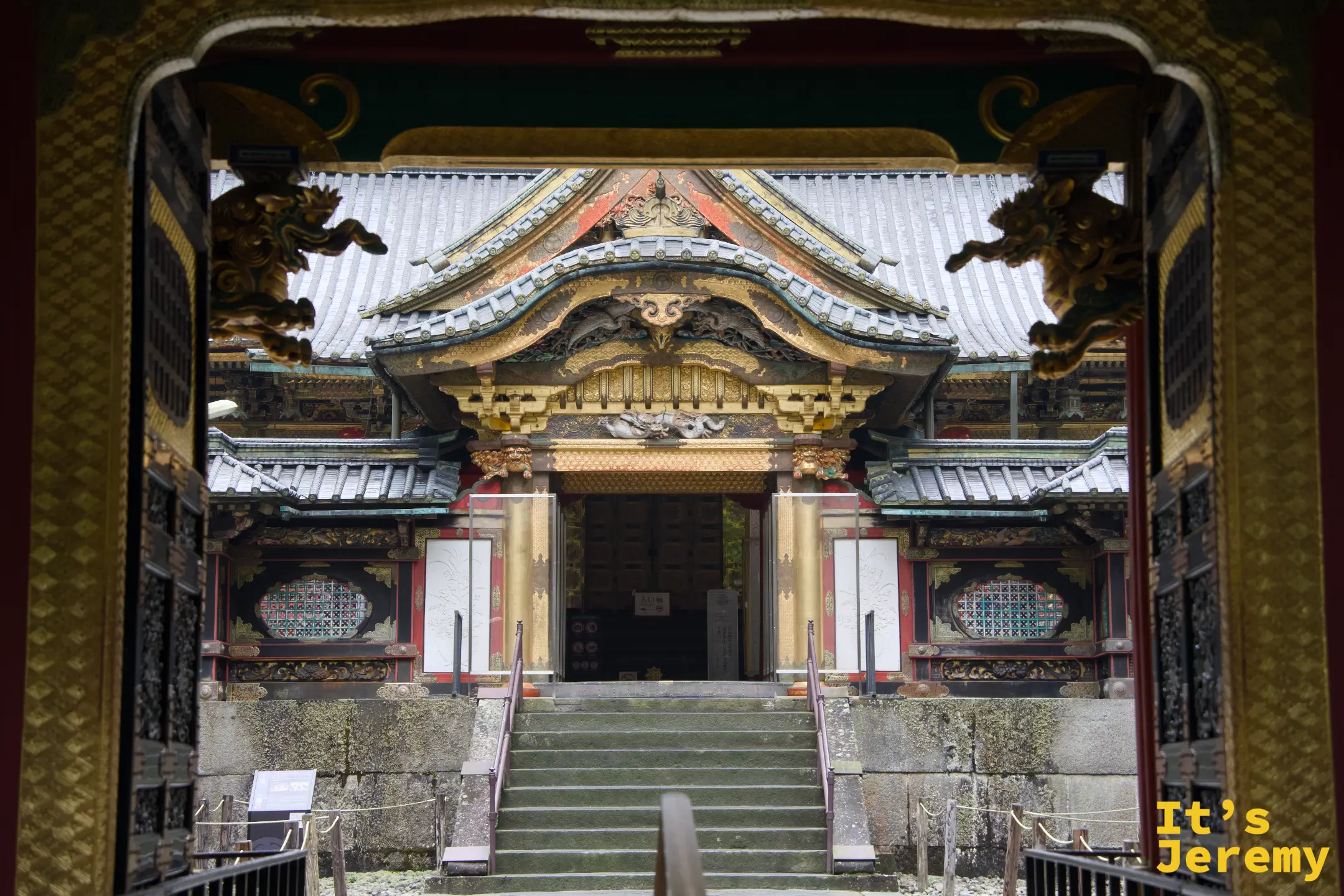 🇯🇵 日光景點｜輪王寺三仏堂與大猷院：黃金三佛到黑漆靈廟