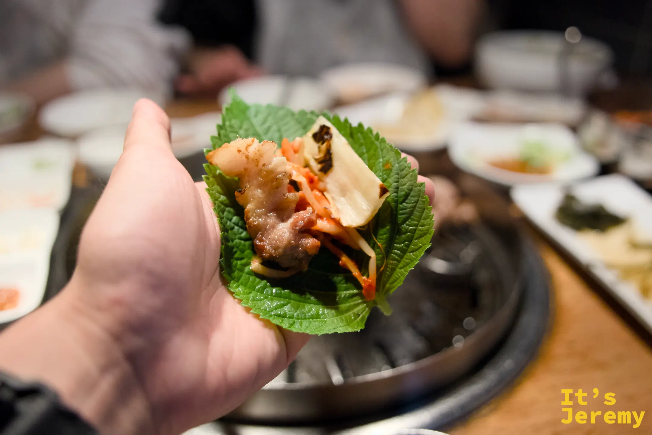 🇰🇷 釜山美食｜고기굽는男子 男子烤肉：熟成豬五花佐蟹膏拌飯，서면巷弄裡最有個性的在地烤肉