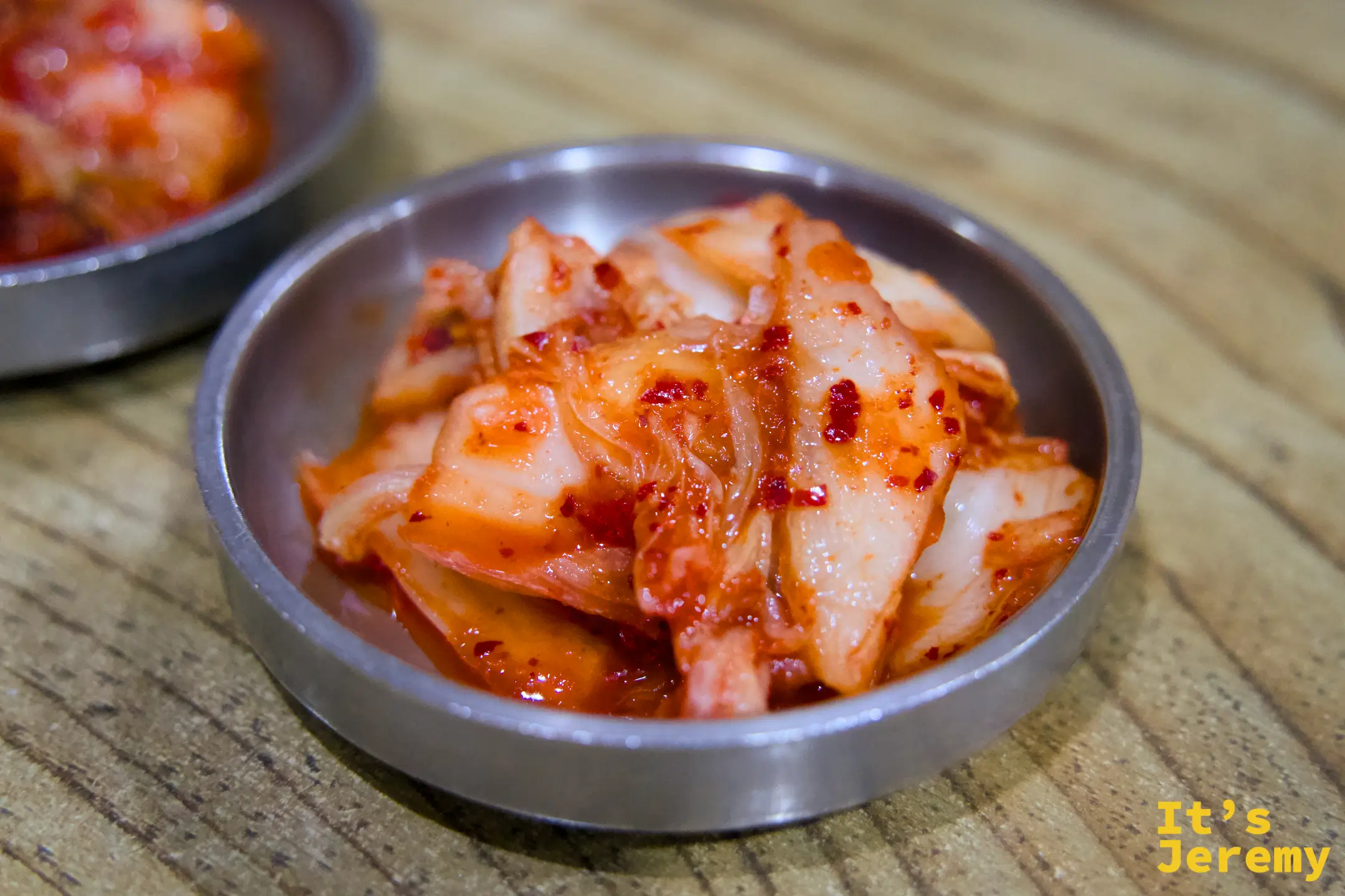 自助取用的泡菜：紅白相間，清脆爽口，是解膩的最佳配角
