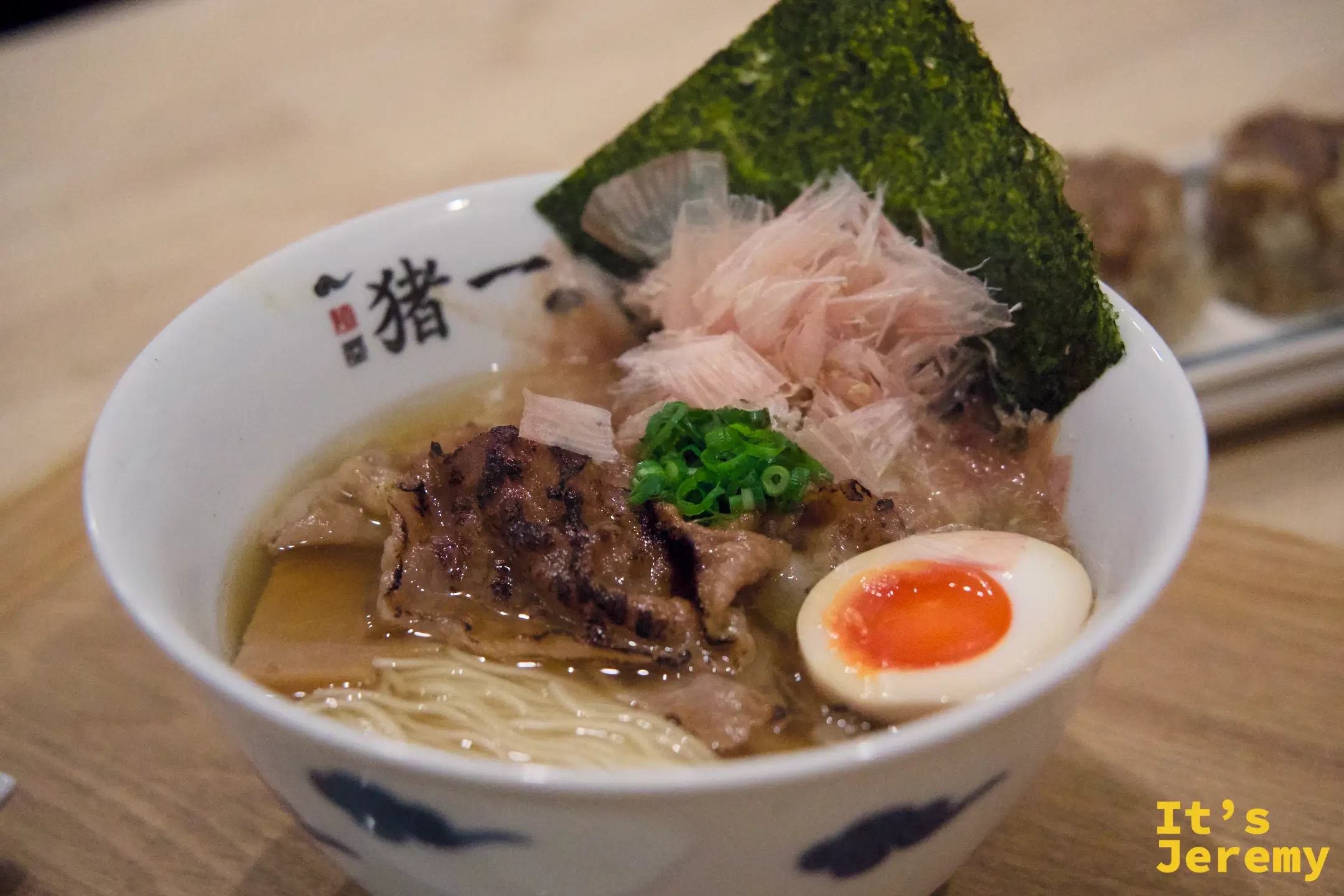 🇯🇵 京都美食｜麺屋 猪一 Menya Inoichi：湯底清如水鮮到驚艷，米其林必比登連年入選的京都和牛拉麵