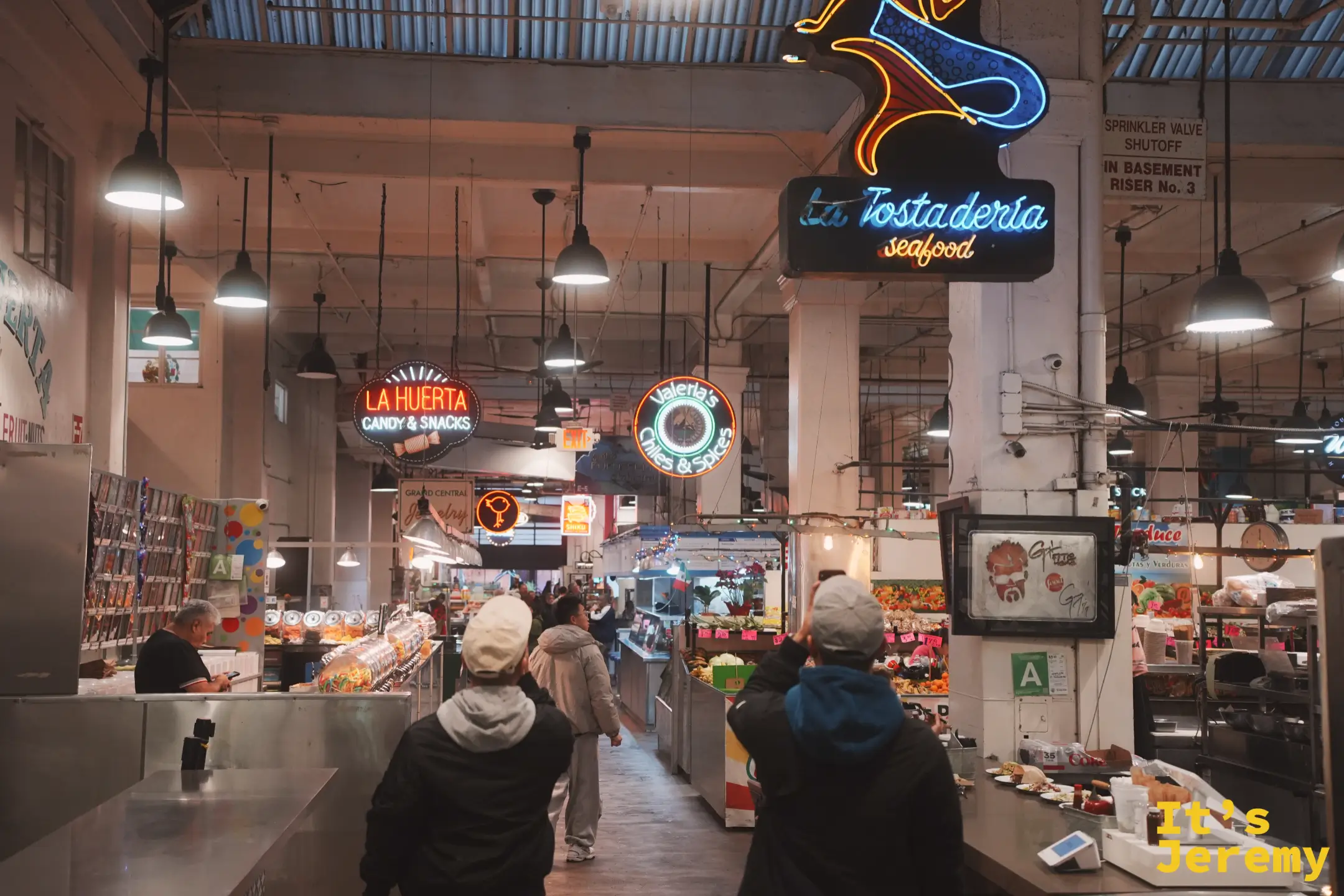 🇺🇸 洛杉磯景點｜中央市場 Grand Central Market：百年市集裡的霓虹與人間煙火