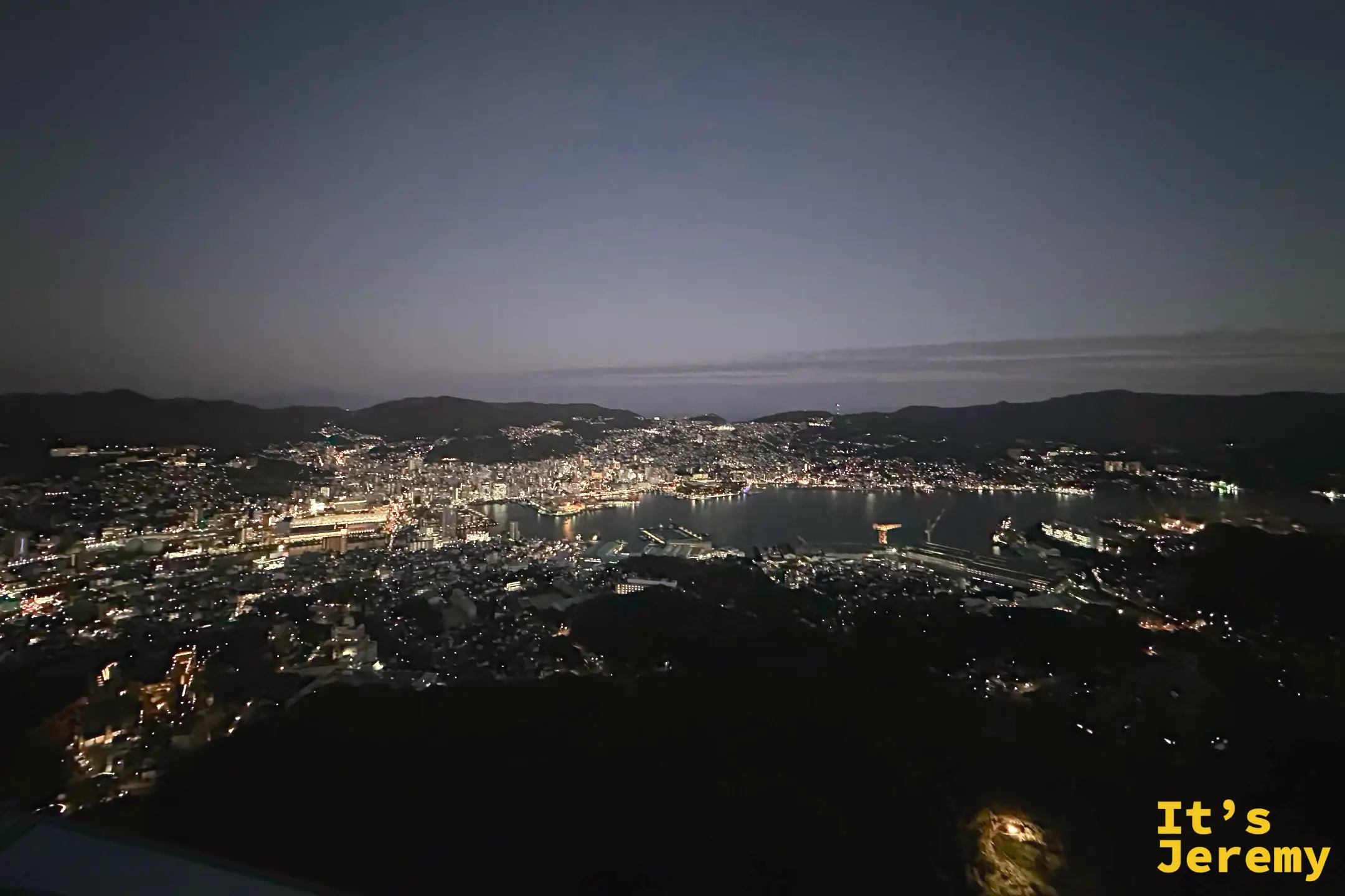 稲佐山俯瞰長崎市街與港灣的開闊視野