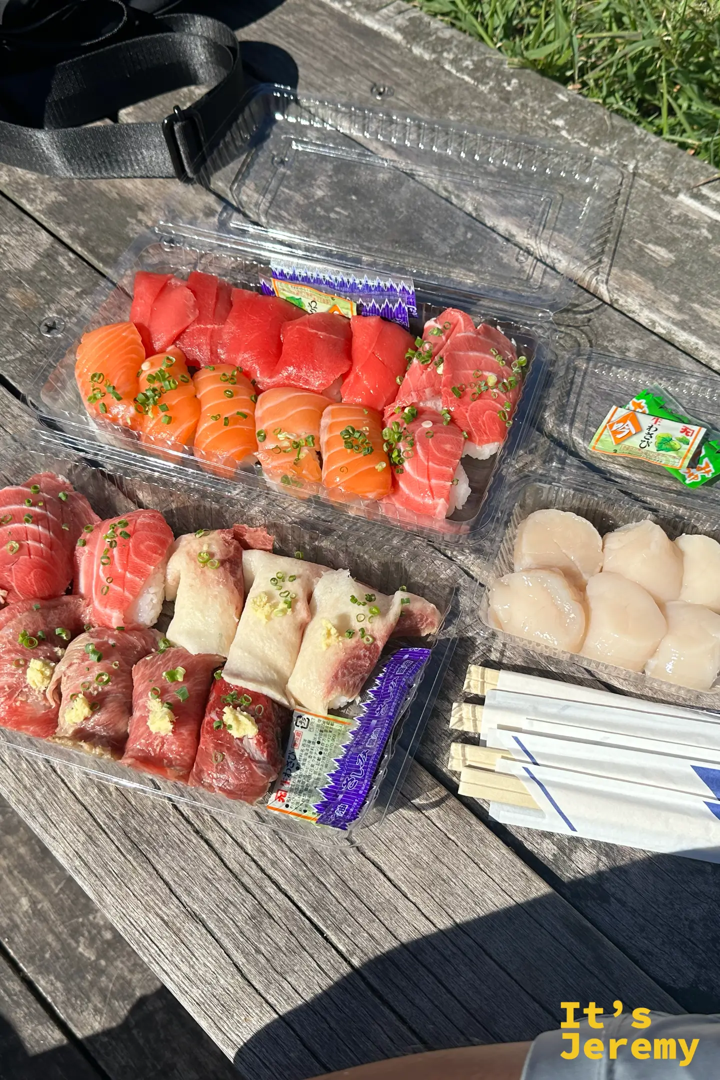 在唐戸市場買的現做海鮮丼與多樣握壽司餐盒
