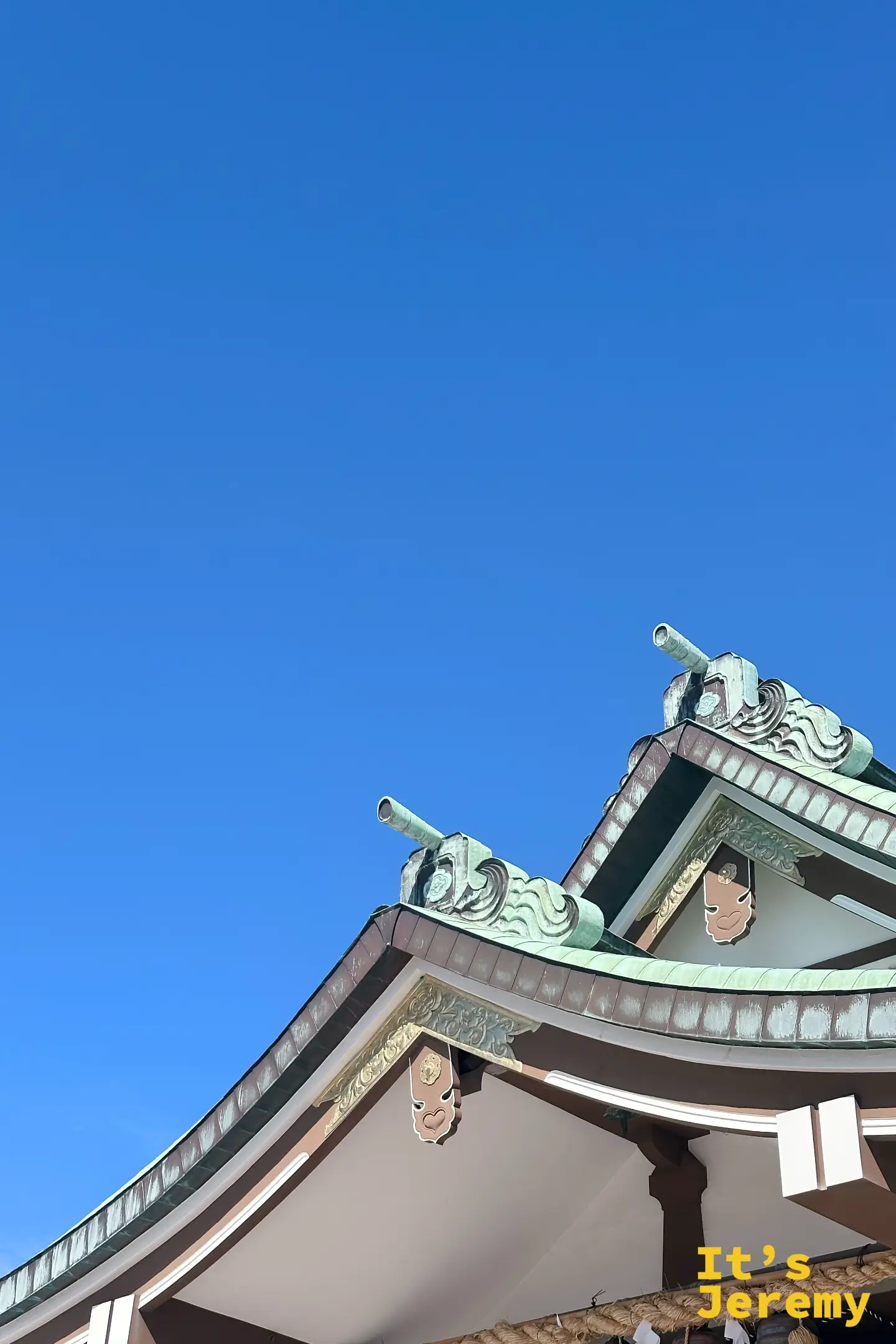 龜山八幡宮拜殿屋頂綠色銅瓦日式建築細節