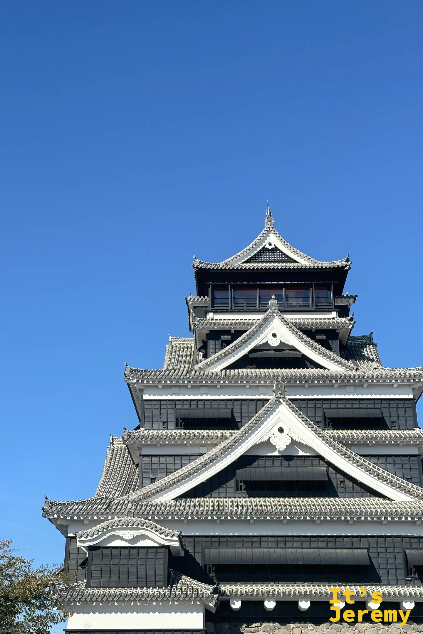 熊本城天守閣近拍,展現建築細節與層次感
