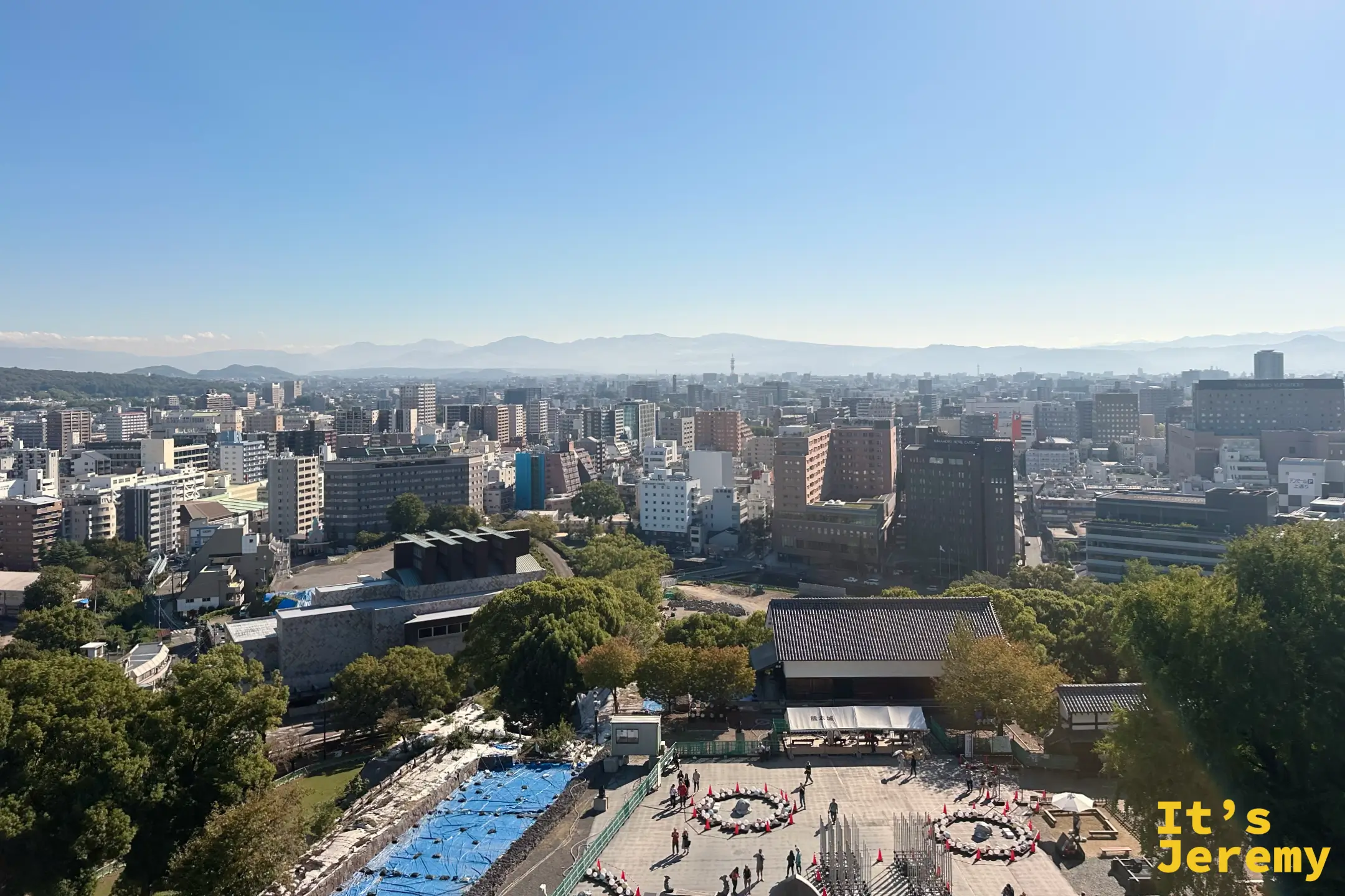 熊本城高處視角,俯瞰城下町與修復區域