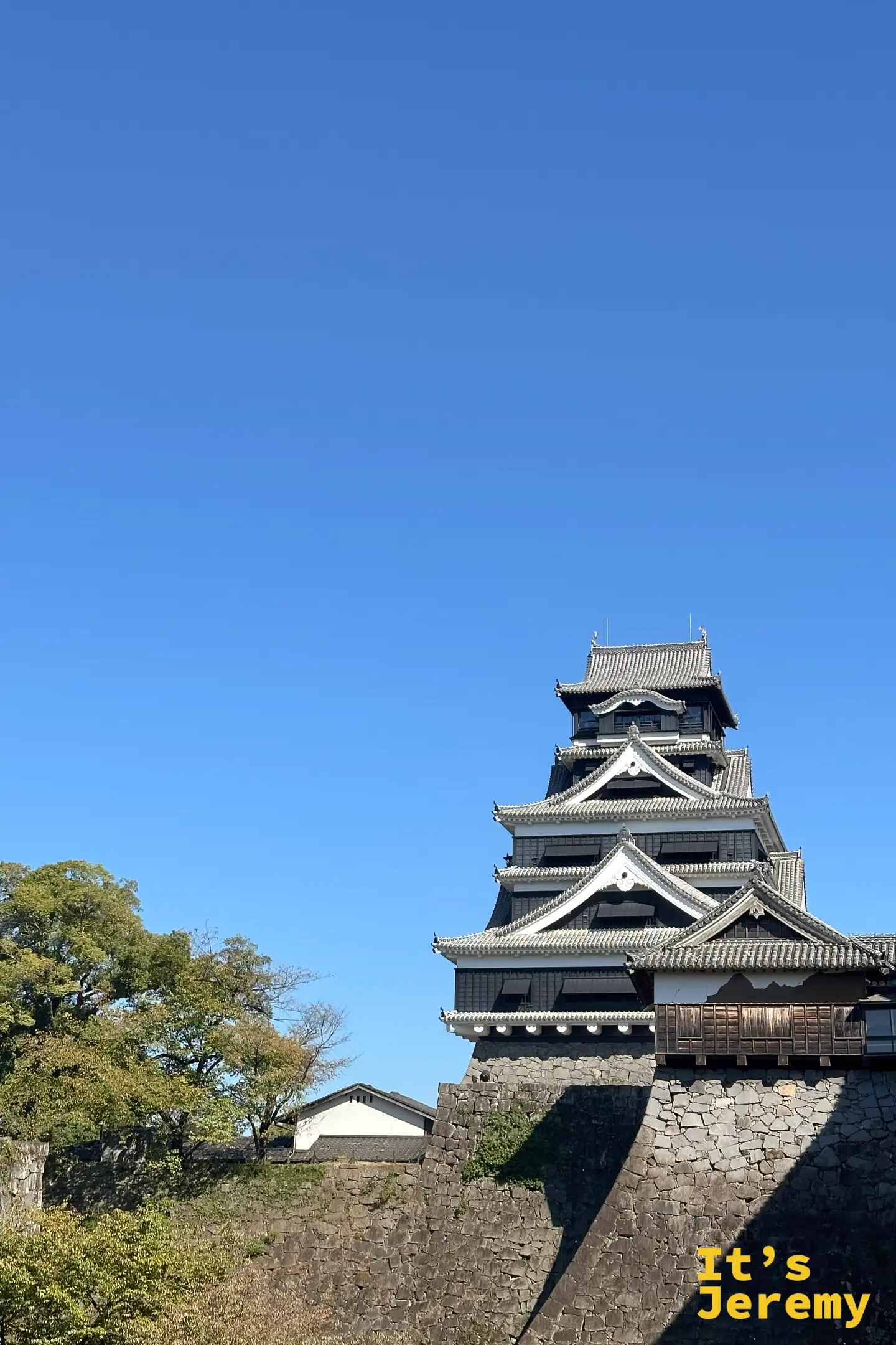 黑瓦層疊的熊本城天守閣,是熊本市最鮮明的地標