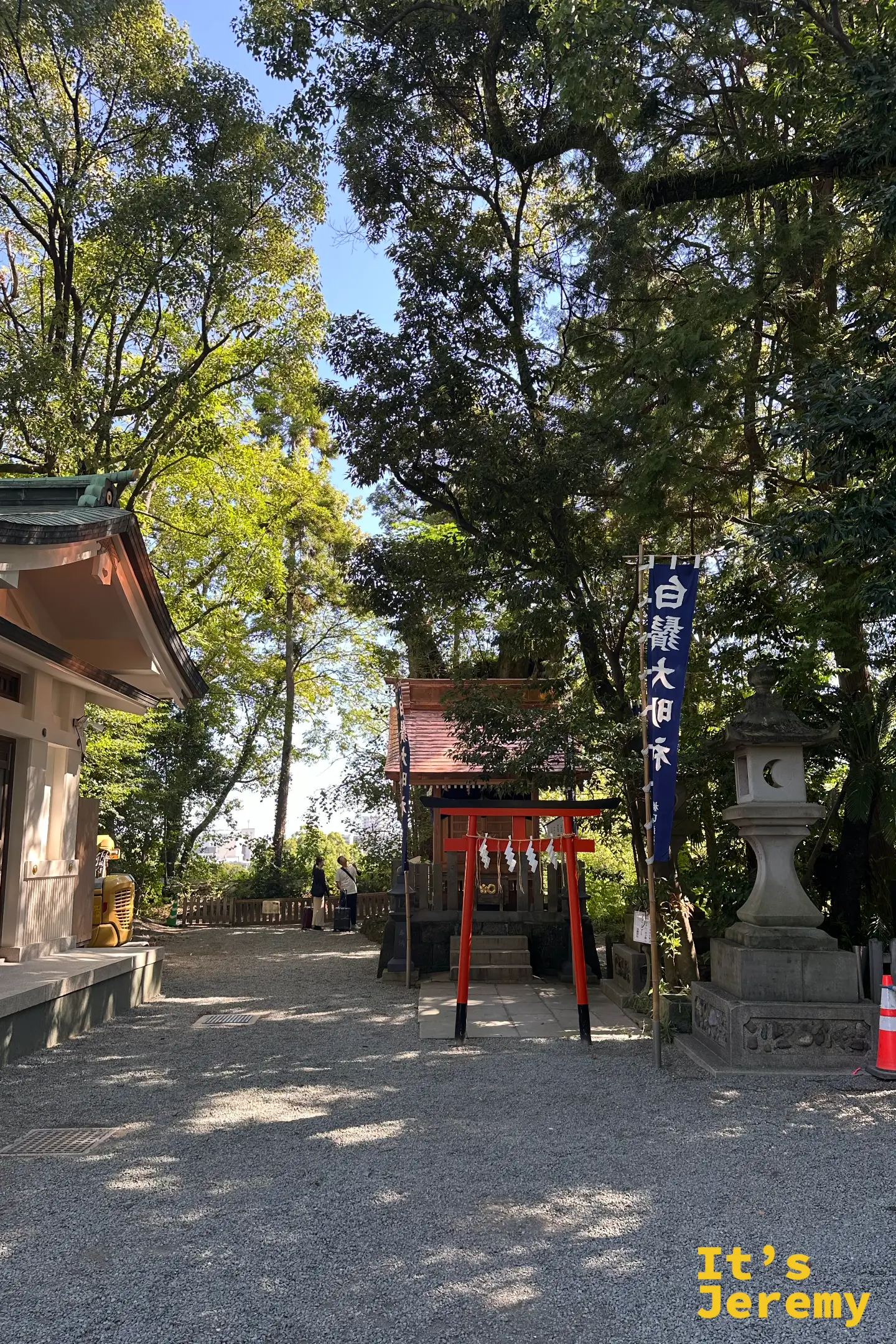 遠拍白鬚神社,展現神社內寧靜的參拜路徑