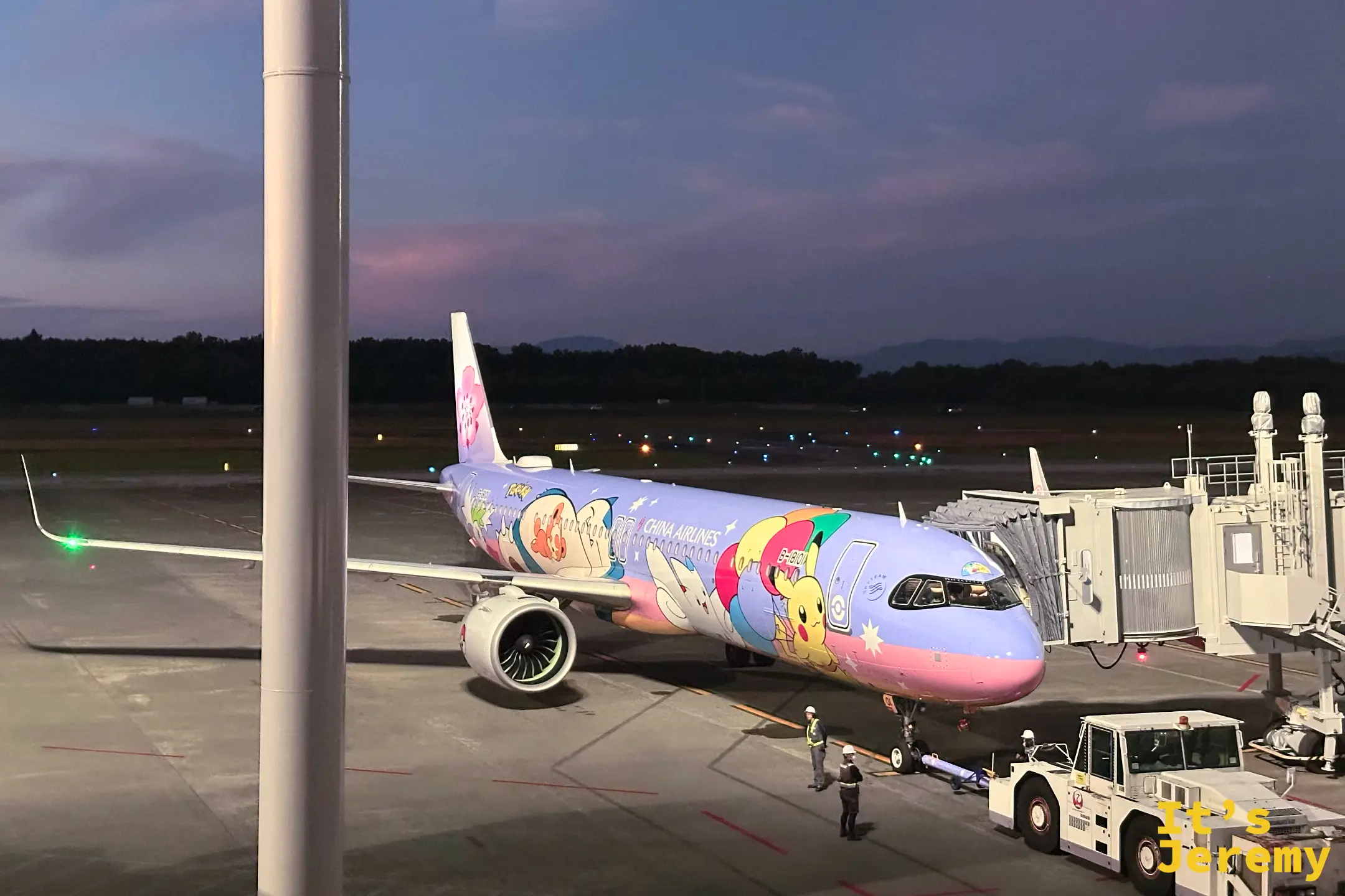中華航空 A321neo 皮卡丘彩繪機停靠在阿蘇熊本機場