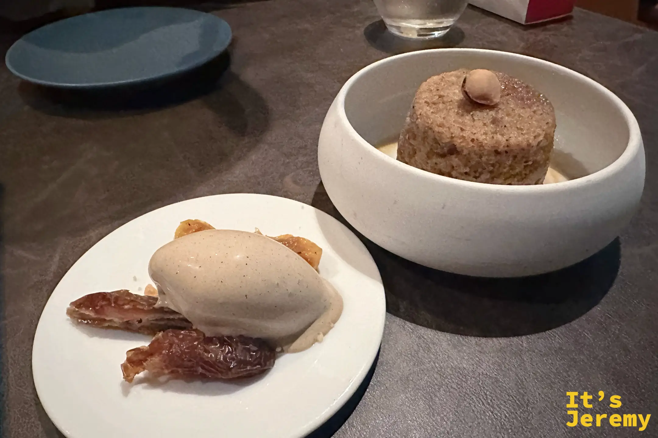Osia 的招牌甜點太妃糖椰棗布丁、白蘭地焦糖奶油醬、Wattle Seed 冰淇淋