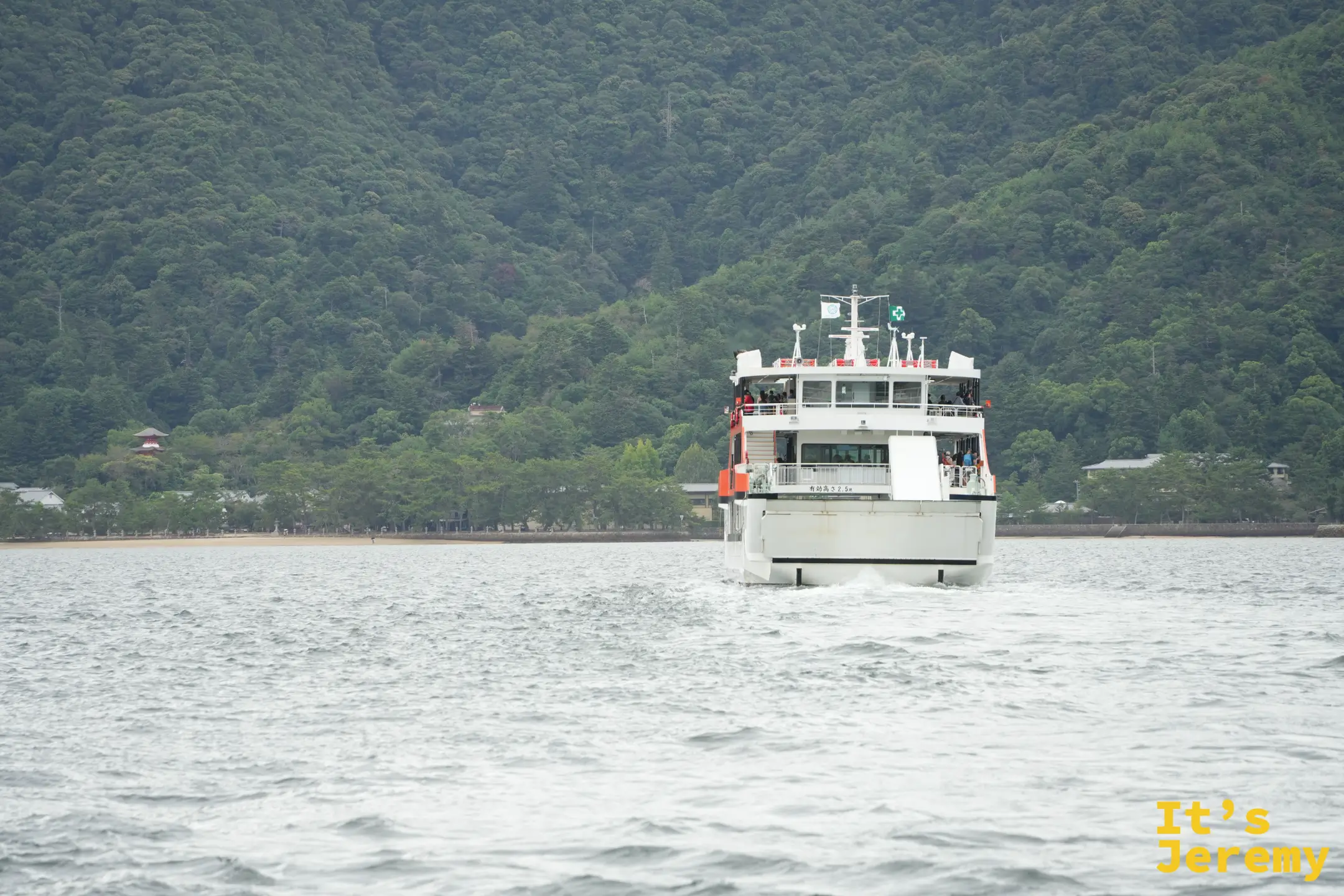 從宮島駛向宮島口的渡輪
