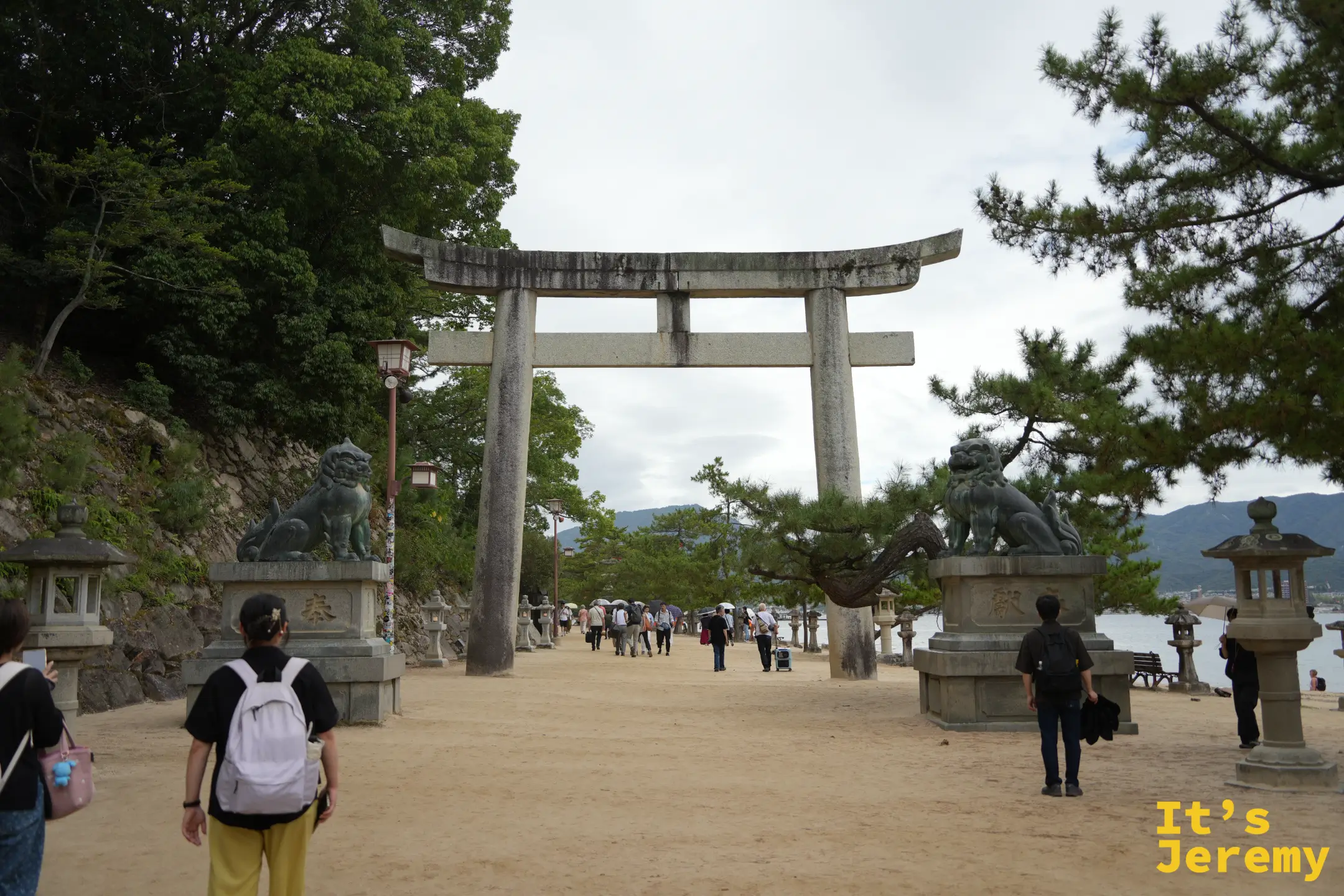 嚴島神社入口的鳥居