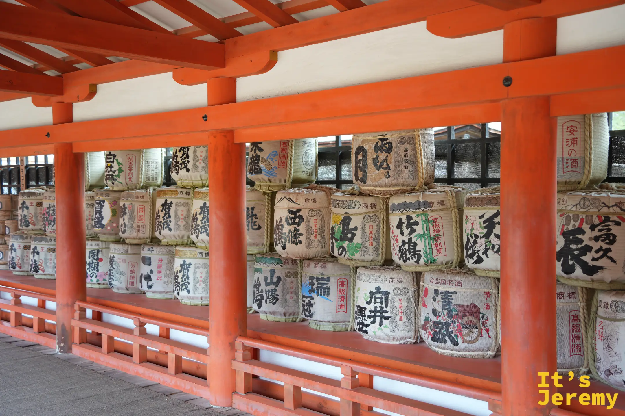 奉納酒樽牆延伸的一段