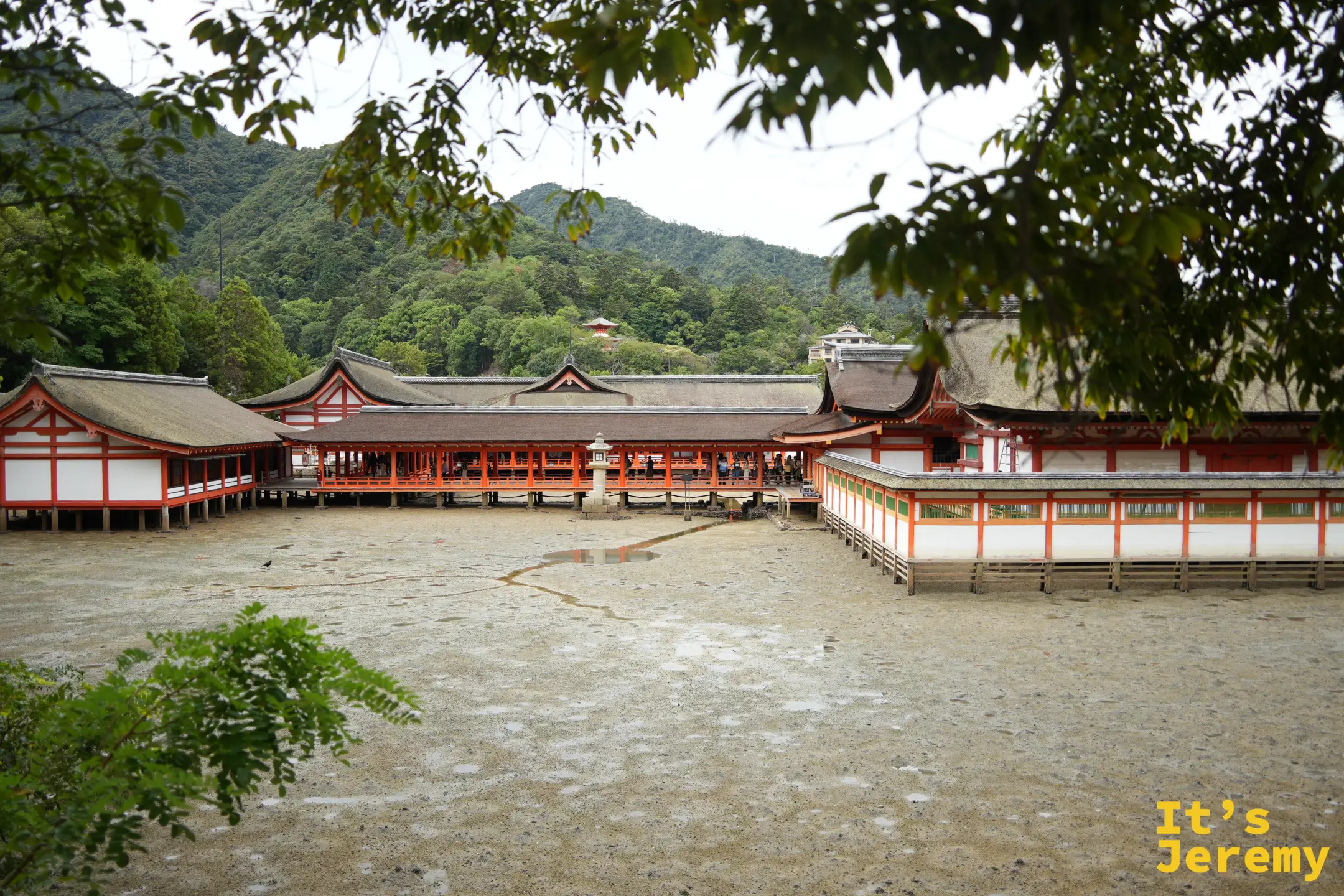 嚴島神社的鏡池與廊道