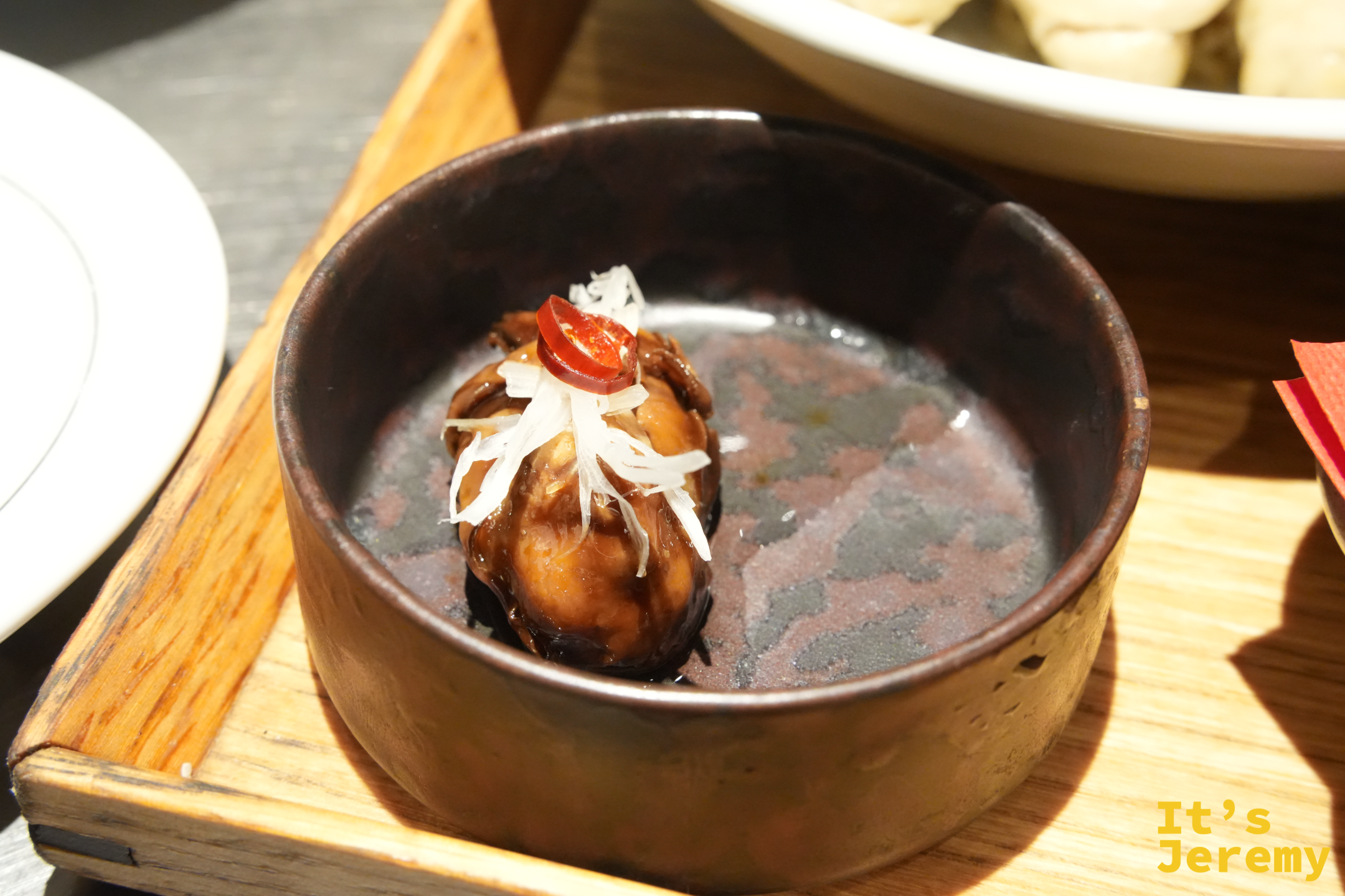 特選牡蠣屋定食裡的油漬牡蠣小碟