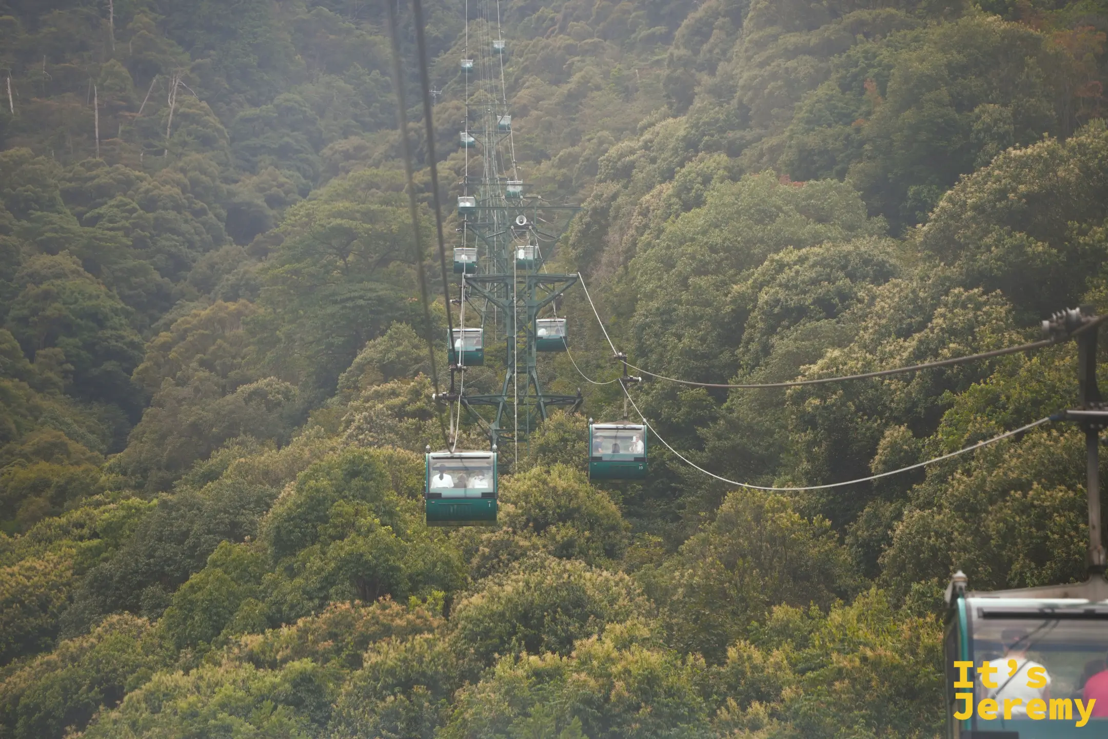 在山林間穿梭的宮島纜車