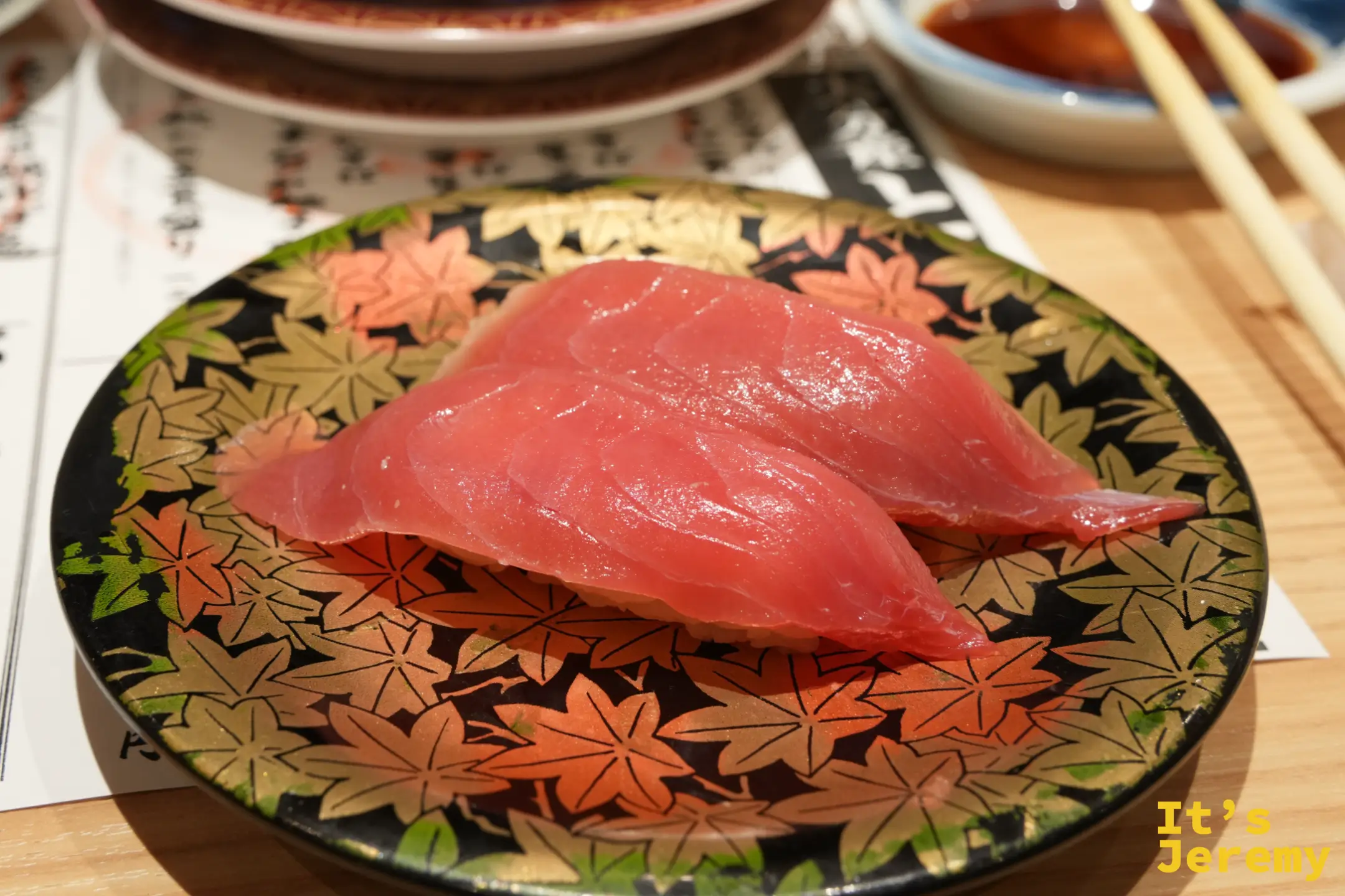 生黑鮪魚背脊肉握壽司,深紅色的赤身