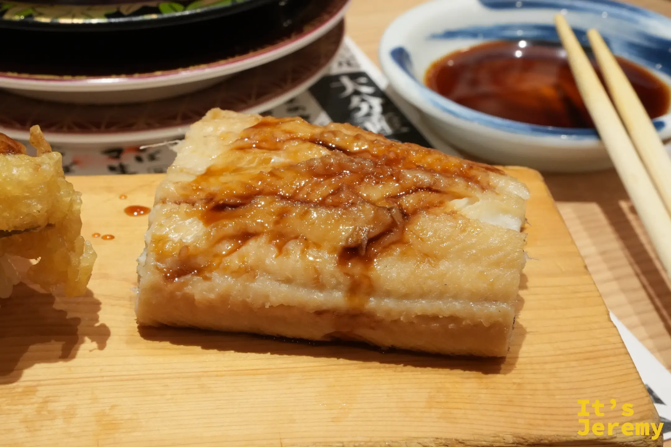 厚切星鰻握壽司,魚肉厚度幾乎蓋過醋飯