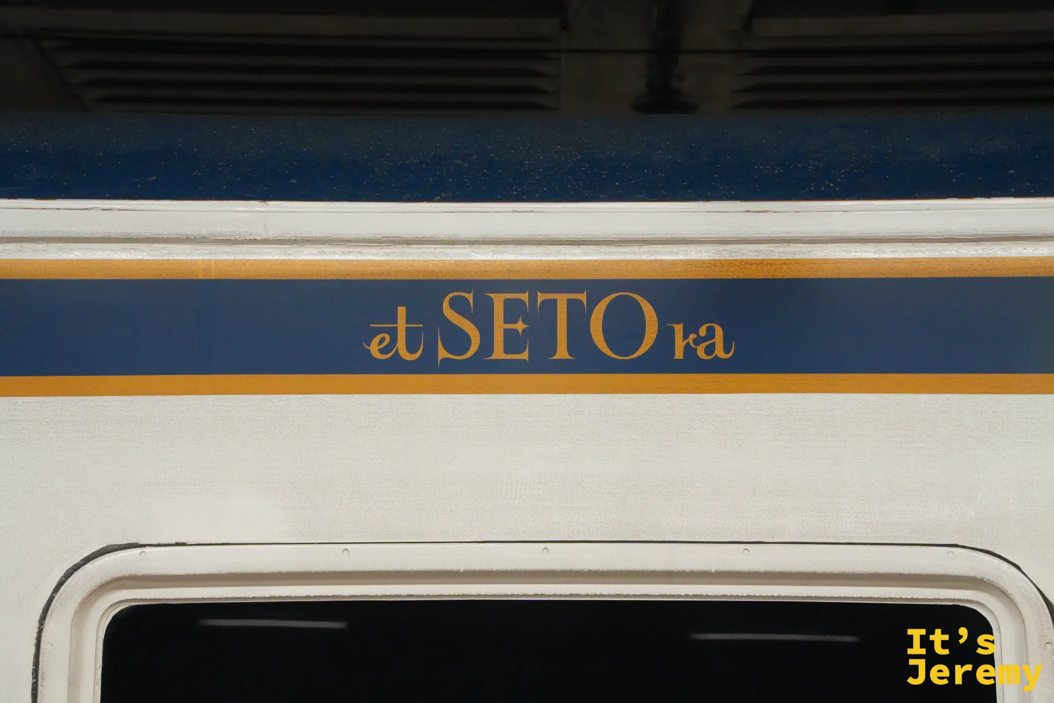 etSETOra 車廂側面的品牌字樣