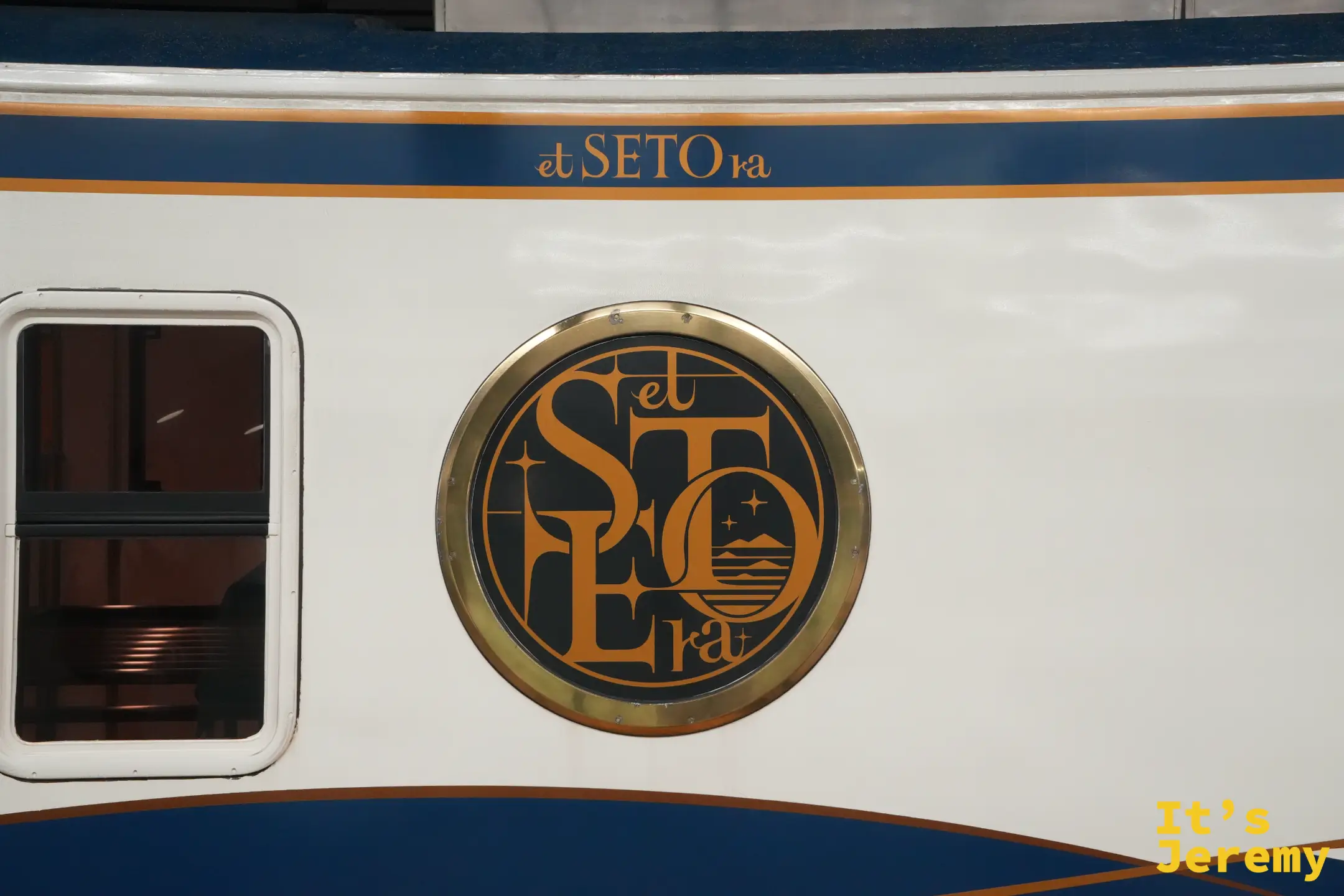 etSETOra 觀光列車車廂側邊的 Logo