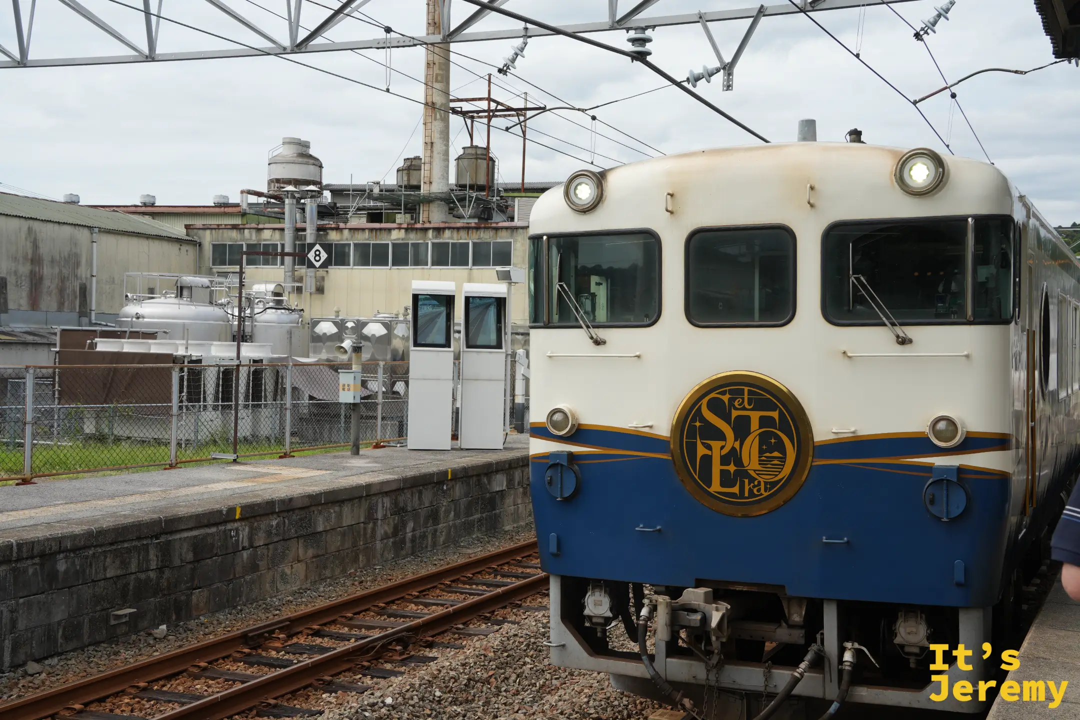 etSETOra 觀光列車停靠安芸津站