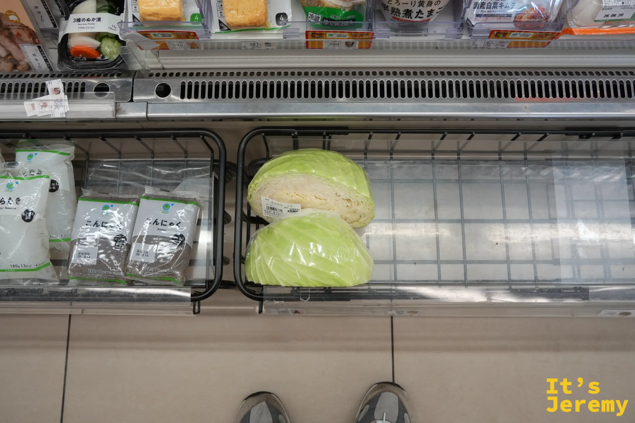 忠海站旁全家便利商店販賣的半顆高麗菜