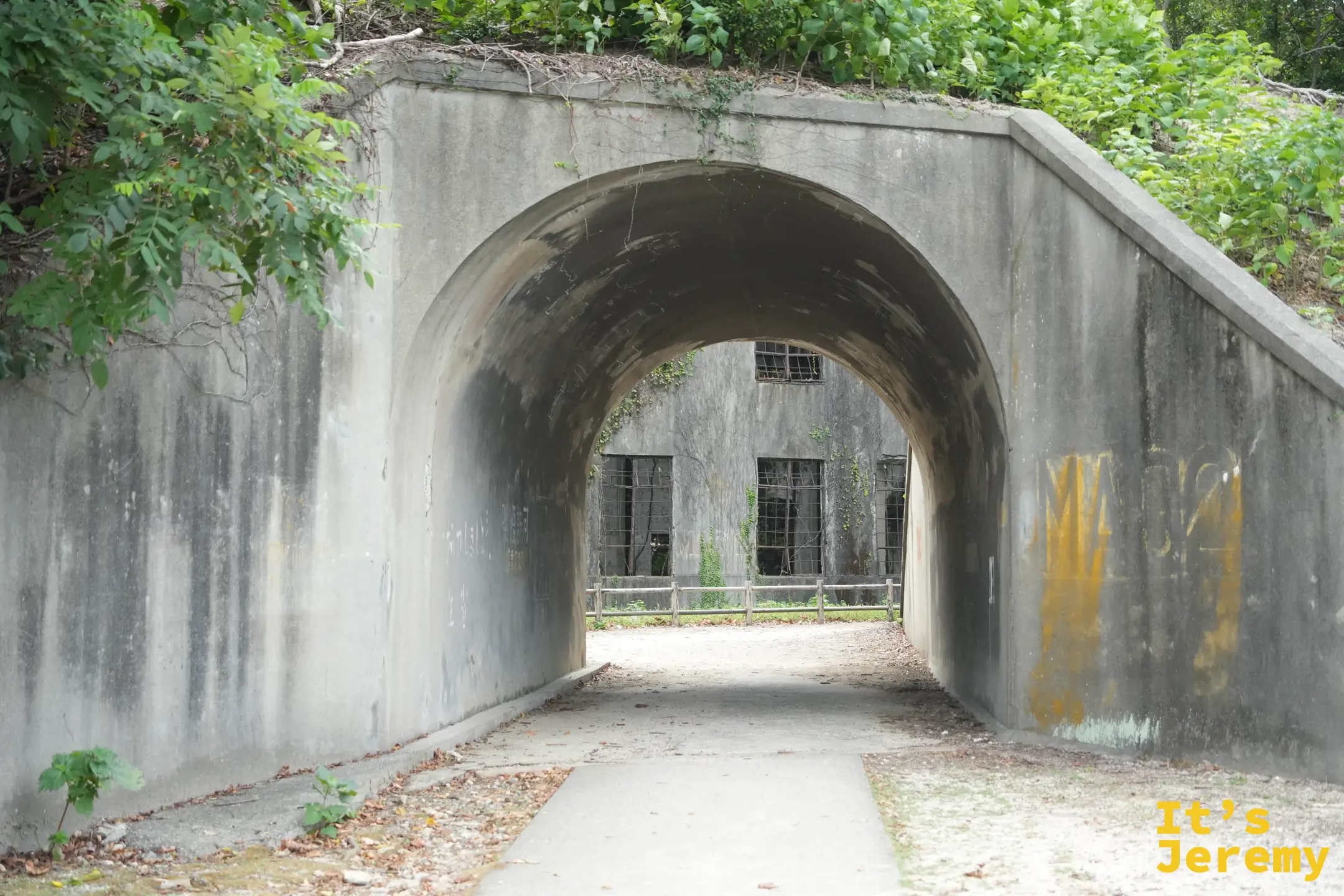 發電所遺跡入口正面