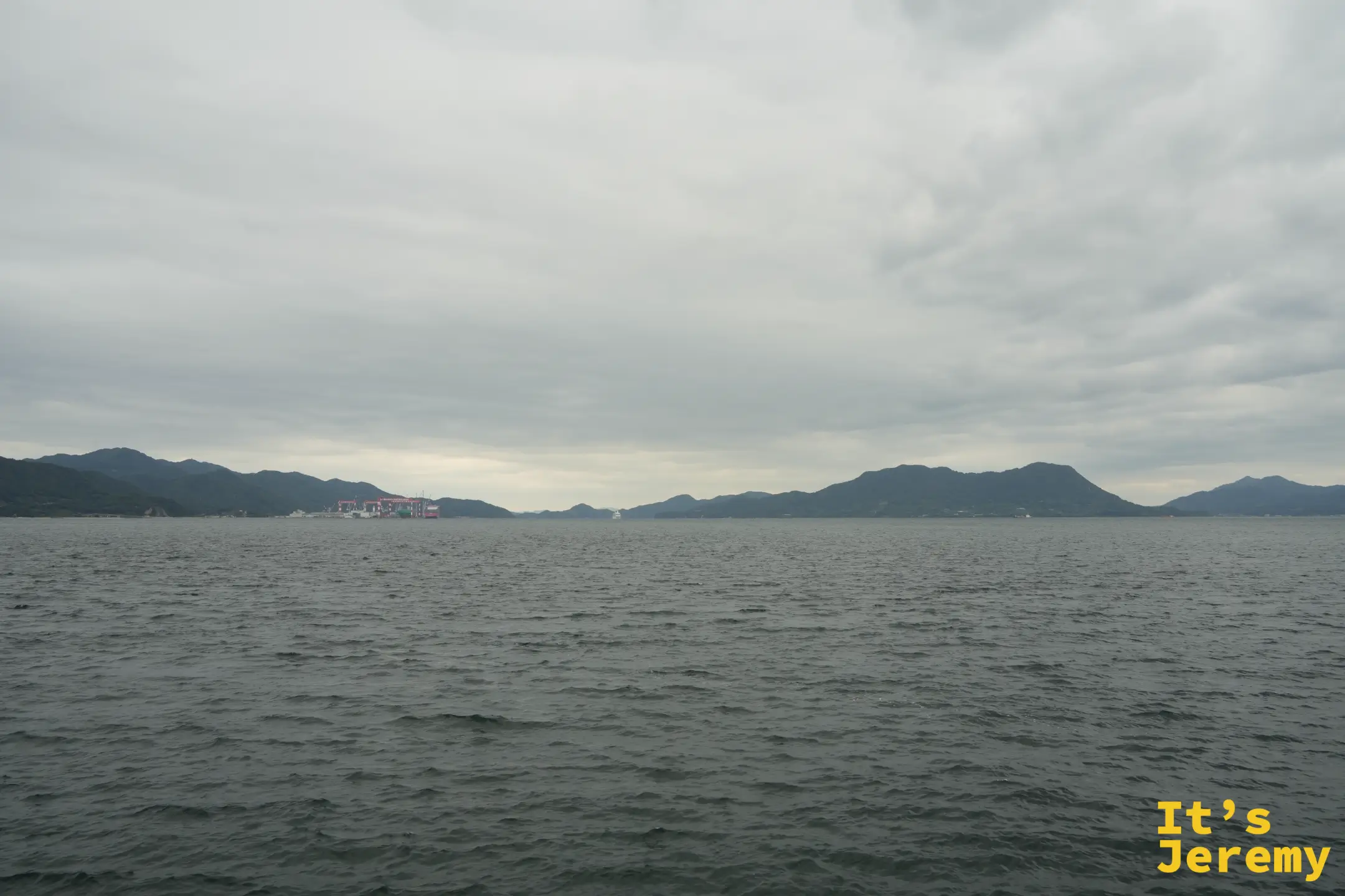 從大久野島隔著瀨戶內海眺望忠海港方向