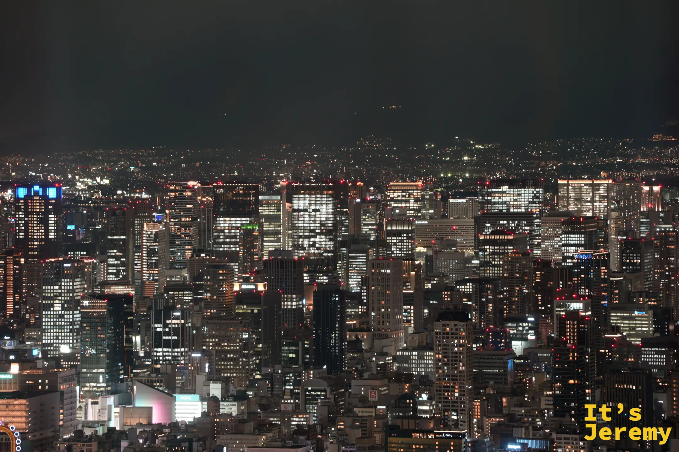 夜晚的大阪市中心高樓群