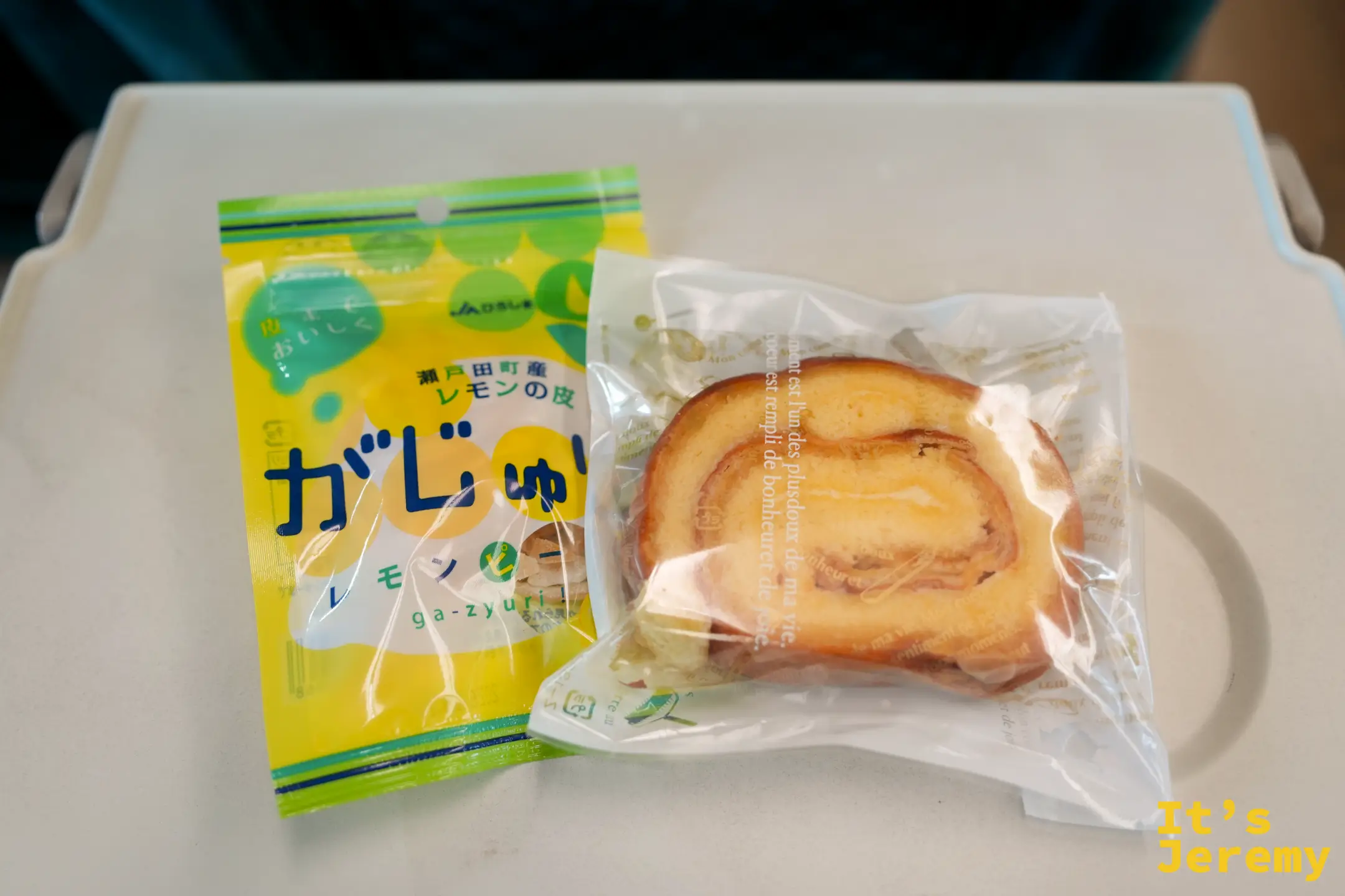 在向栄堂買的點心，在車上就被吃完
