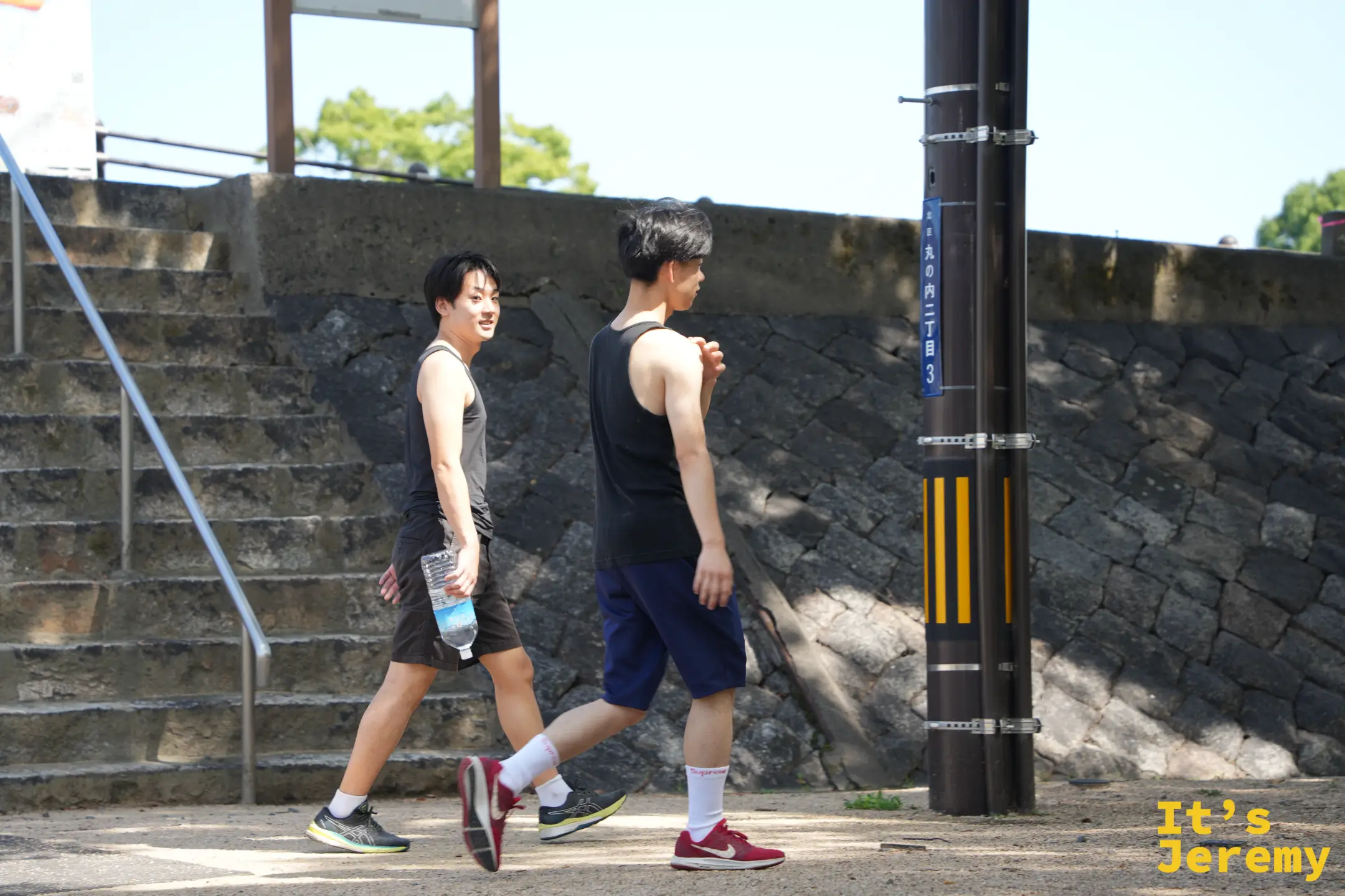 在岡山城周邊慢跑的市民